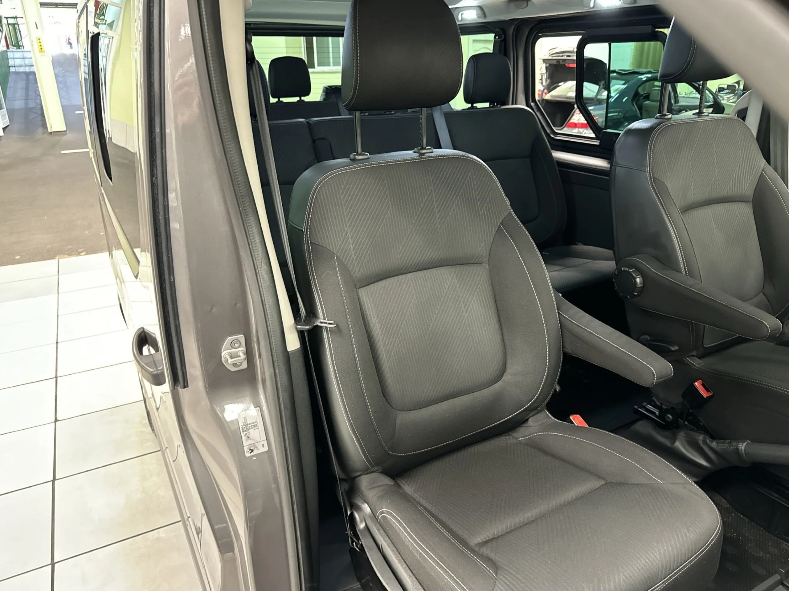 Renault Trafic 1.6 DCI 125CV BLACK EDITION 8 PLZ - Foto 22