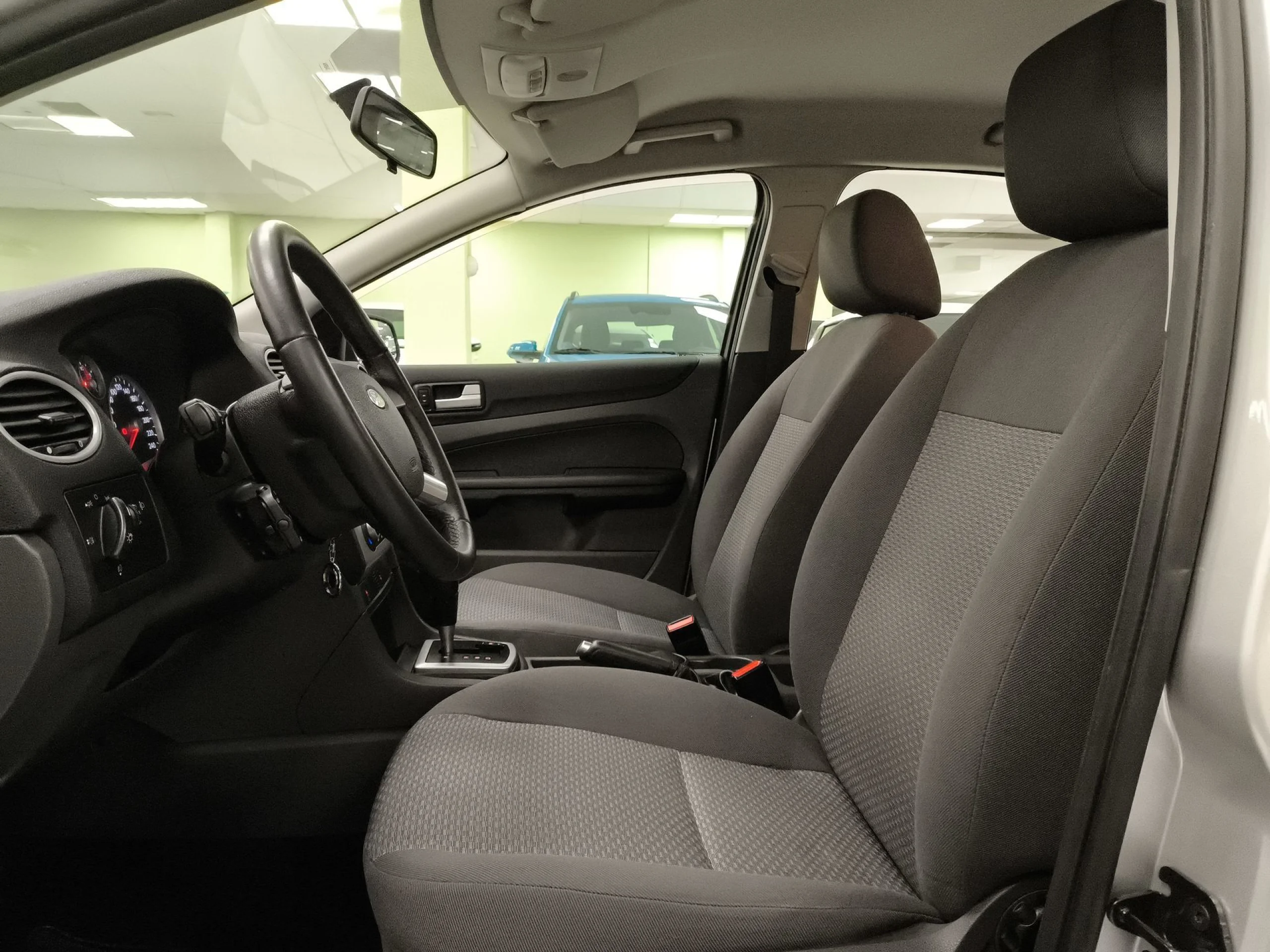 Ford Focus 1.6 Trend Auto 74 kW (100 CV) - Foto 8