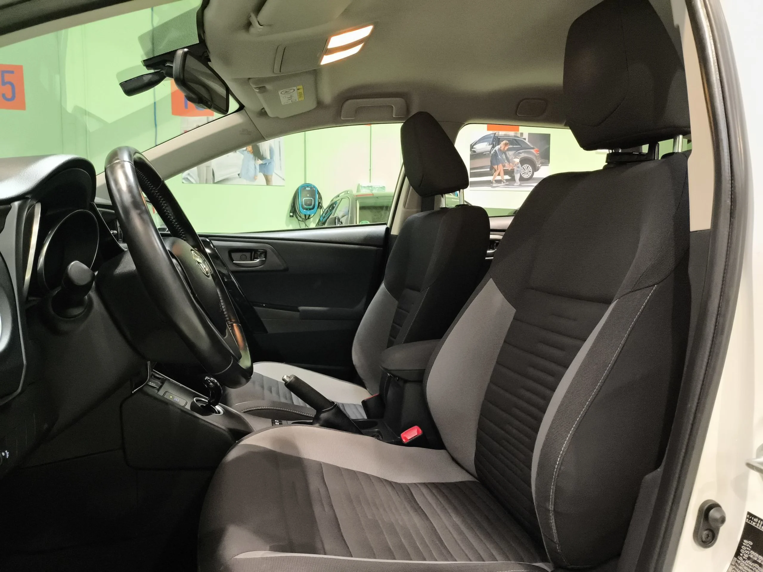 Toyota Auris 1.8 Hybrid Touring Sports Active 100 kW (136 CV) - Foto 11