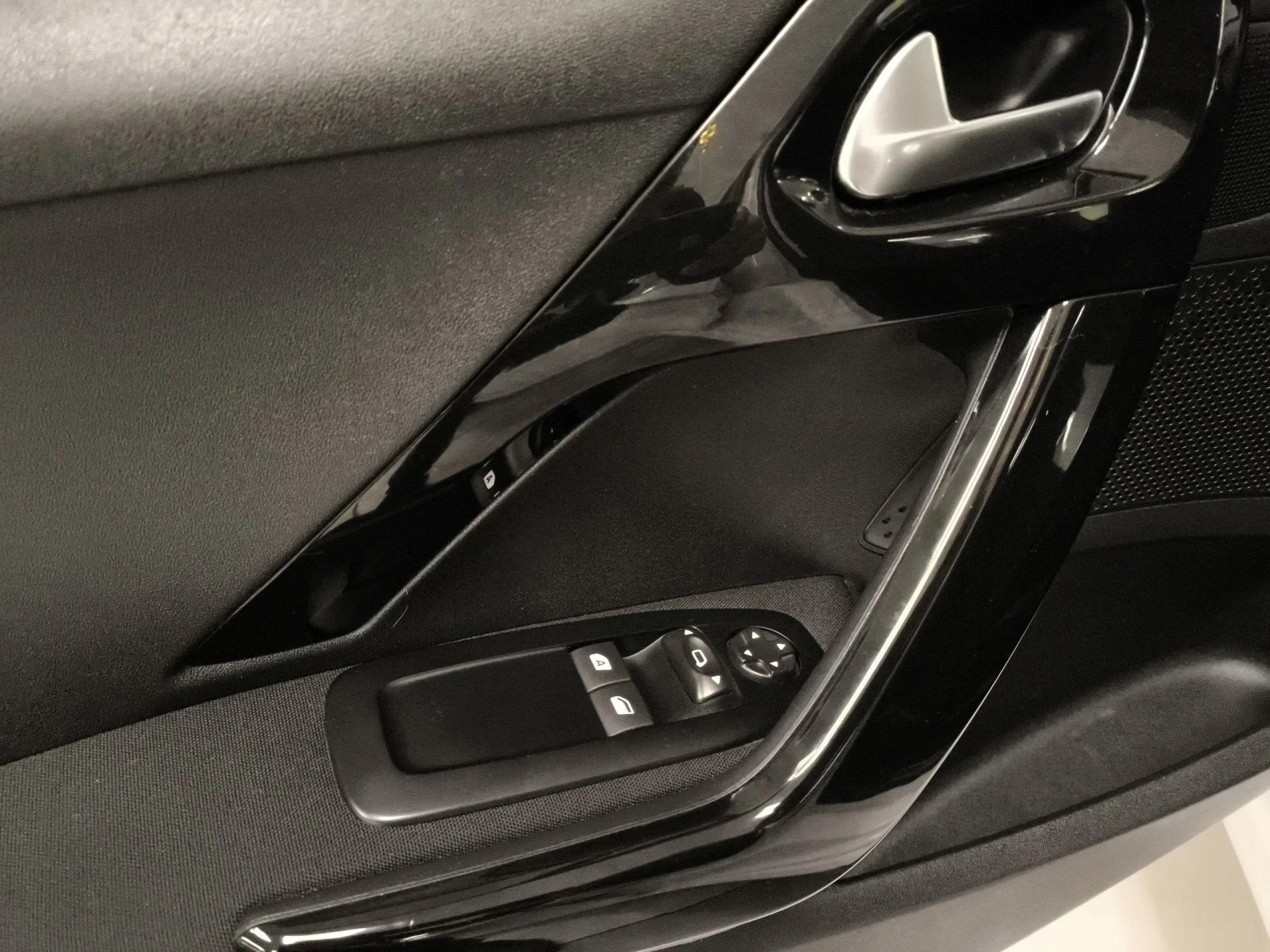 Peugeot 208 PureTech 82 SANDS Active 60 kW (82 CV) - Foto 10