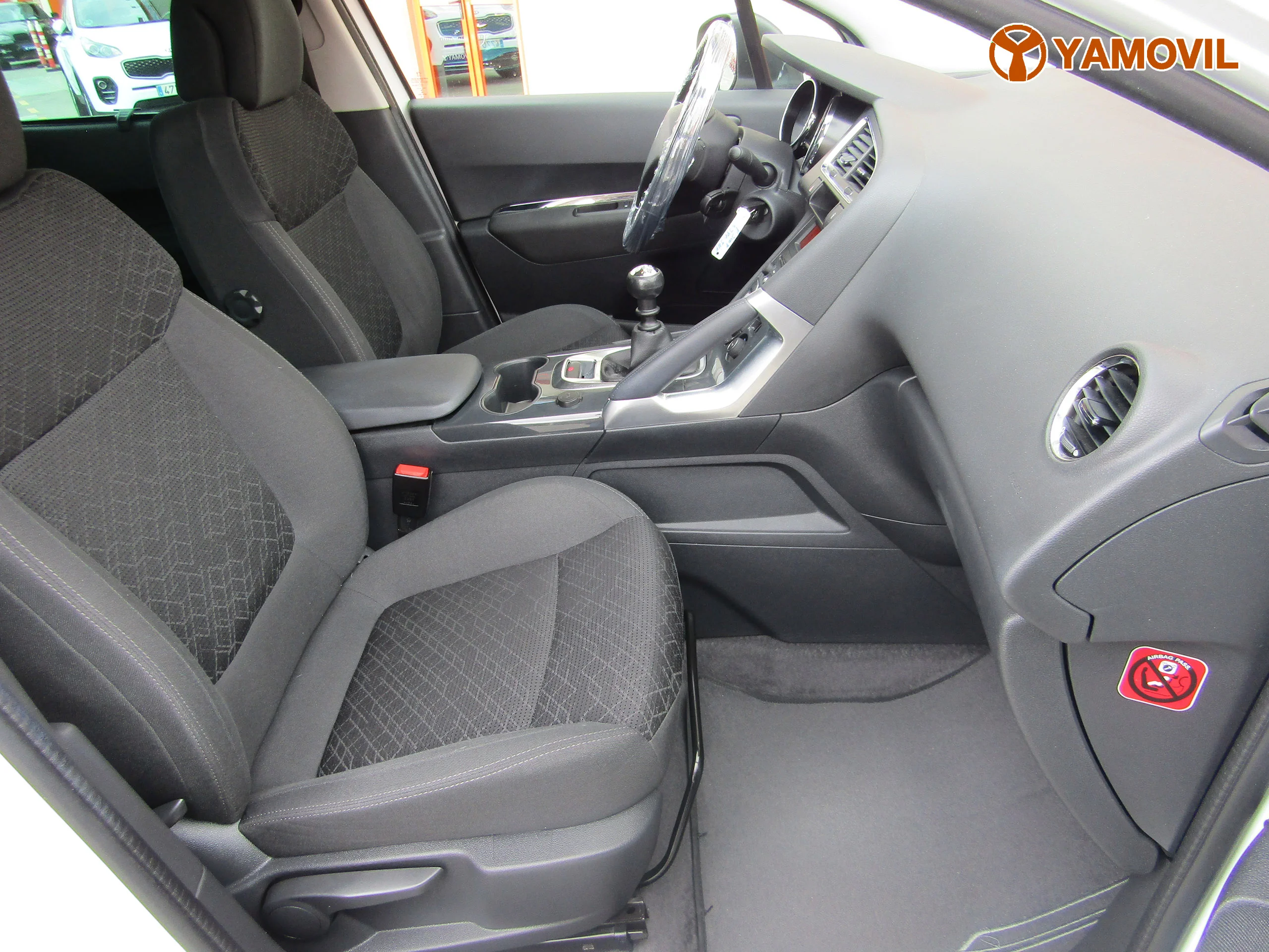 Peugeot 3008 1.6 BLUEHDI STYLE  - Foto 8