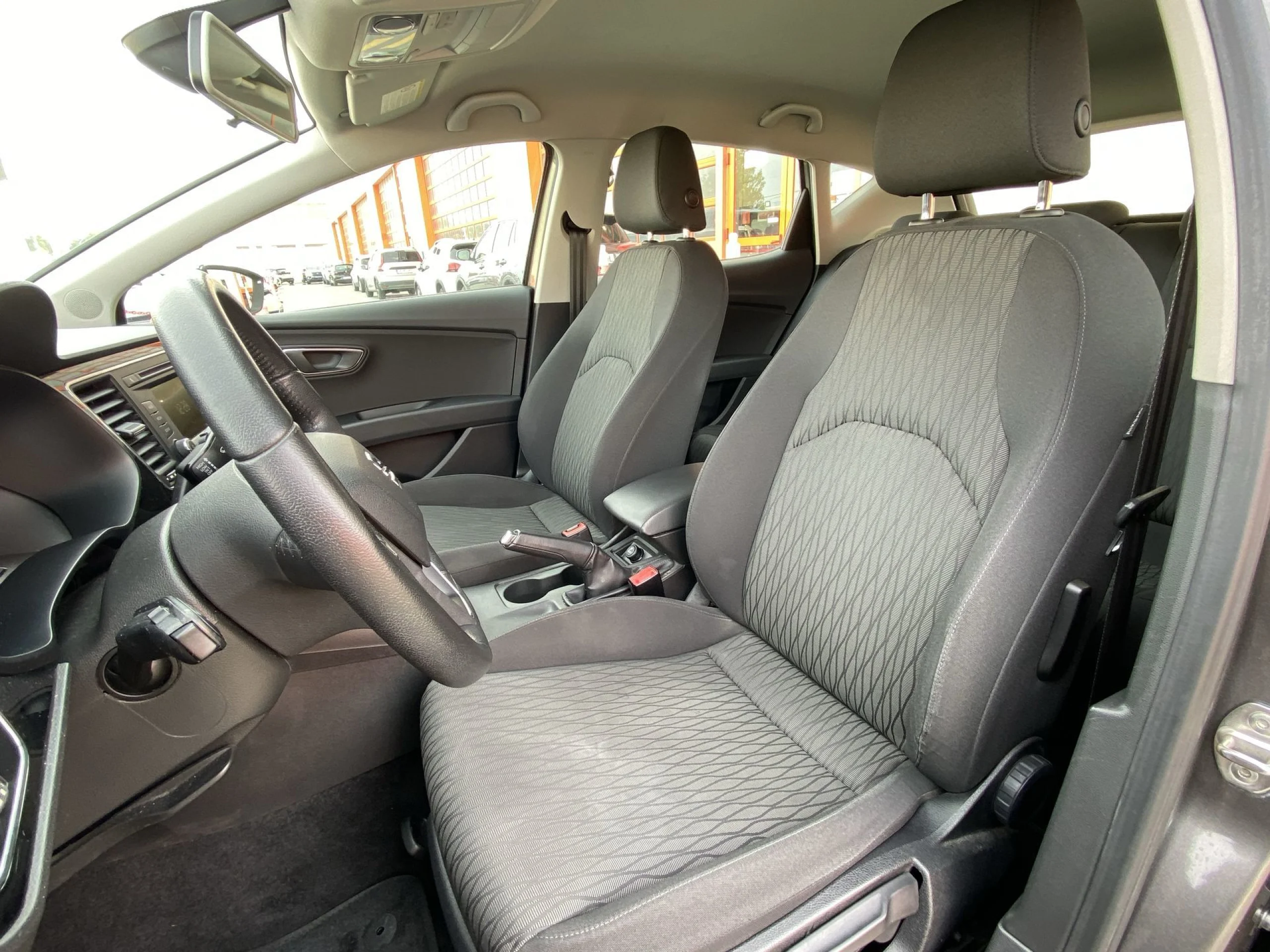 Seat Leon 1.6 TDI SANDS Style 77 kW (105 CV) - Foto 8