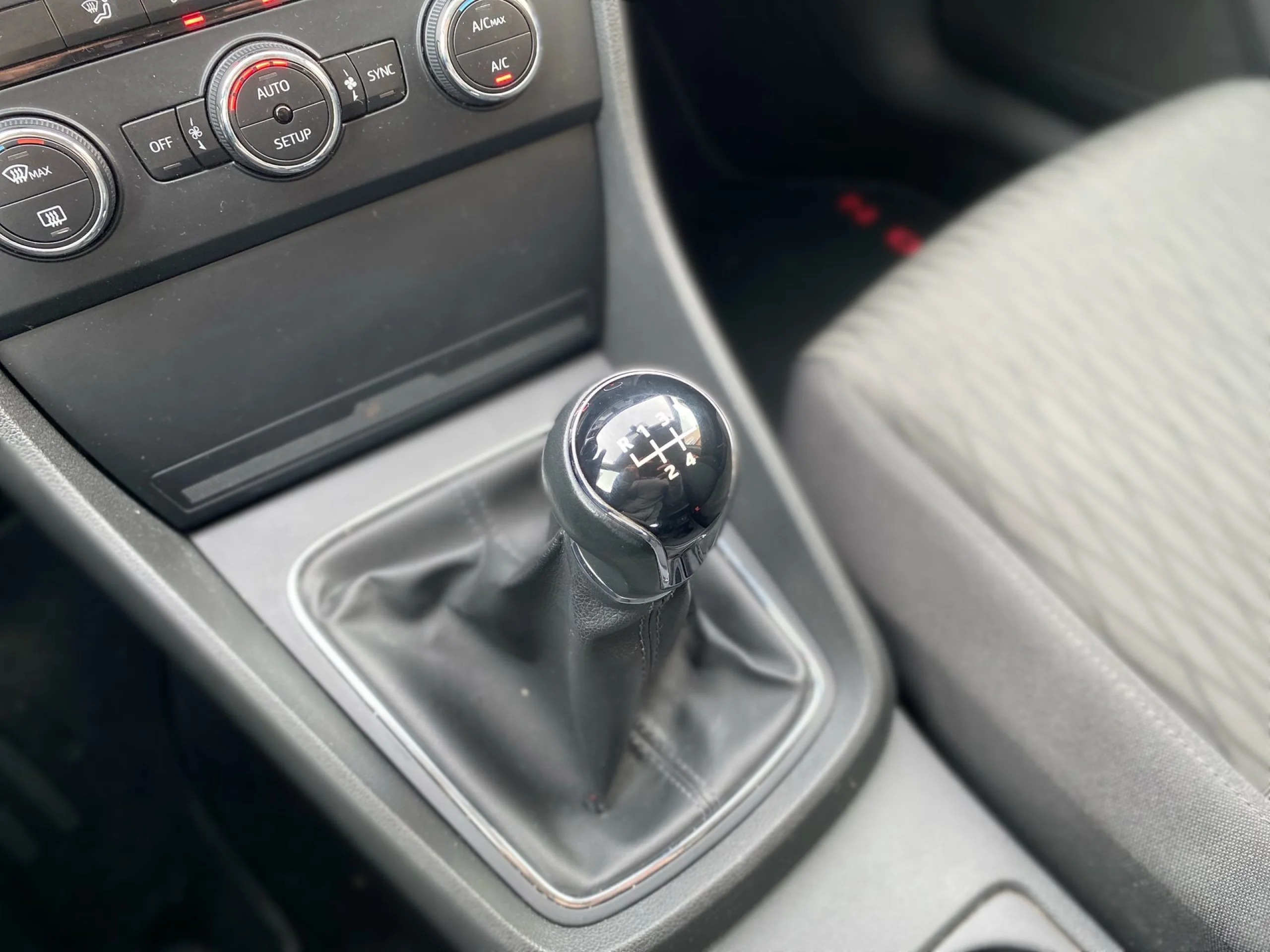 Seat Leon 1.6 TDI SANDS Style 77 kW (105 CV) - Foto 15
