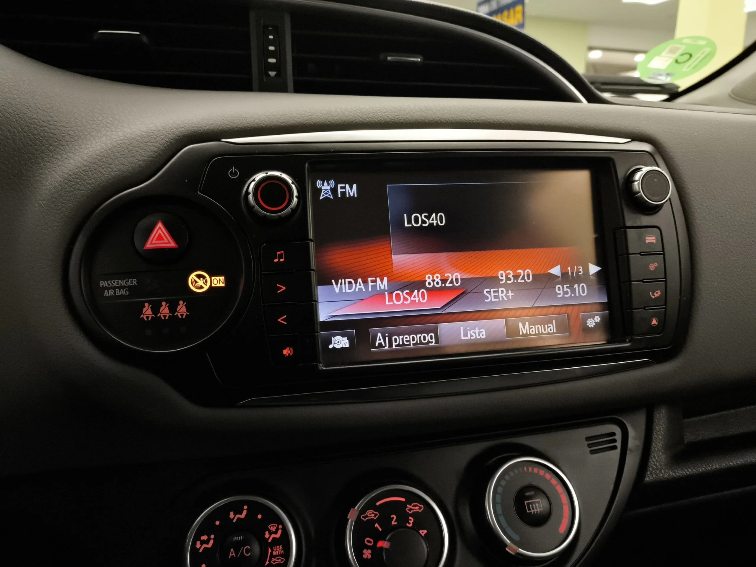 Toyota Yaris 1.3 Active MultiDrive 73 kW (99 CV) - Foto 13