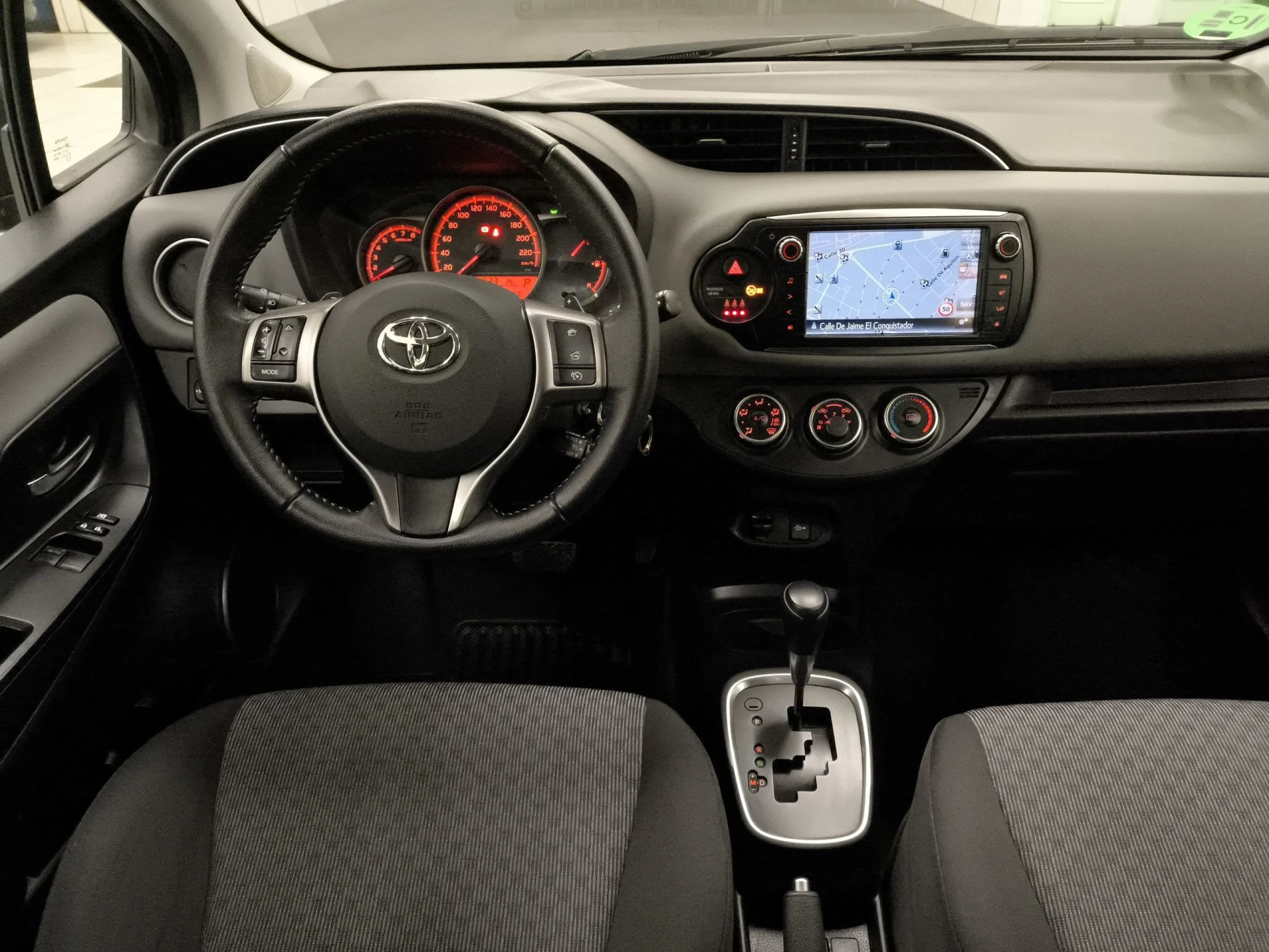 Toyota Yaris 1.3 Active MultiDrive 73 kW (99 CV) - Foto 17