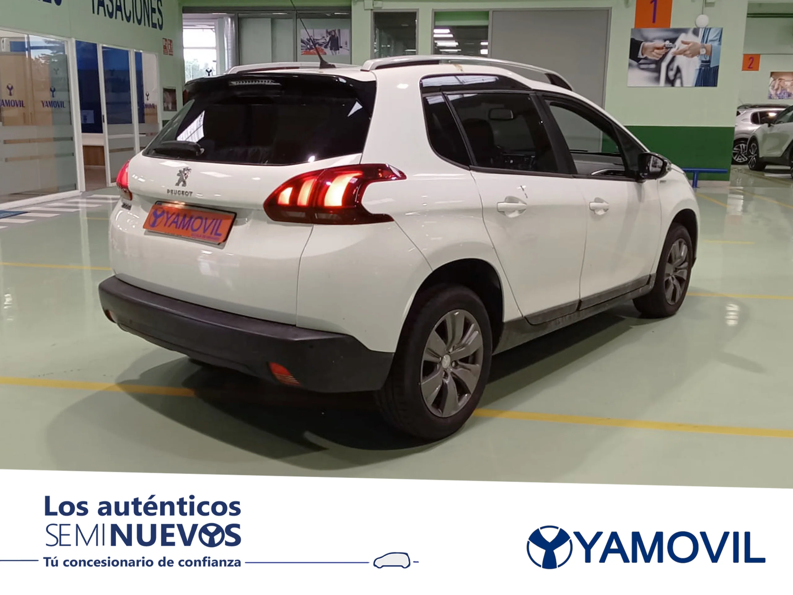 Peugeot 2008 PureTech 130 SANDS Style 96 kW (130 CV) - Foto 2
