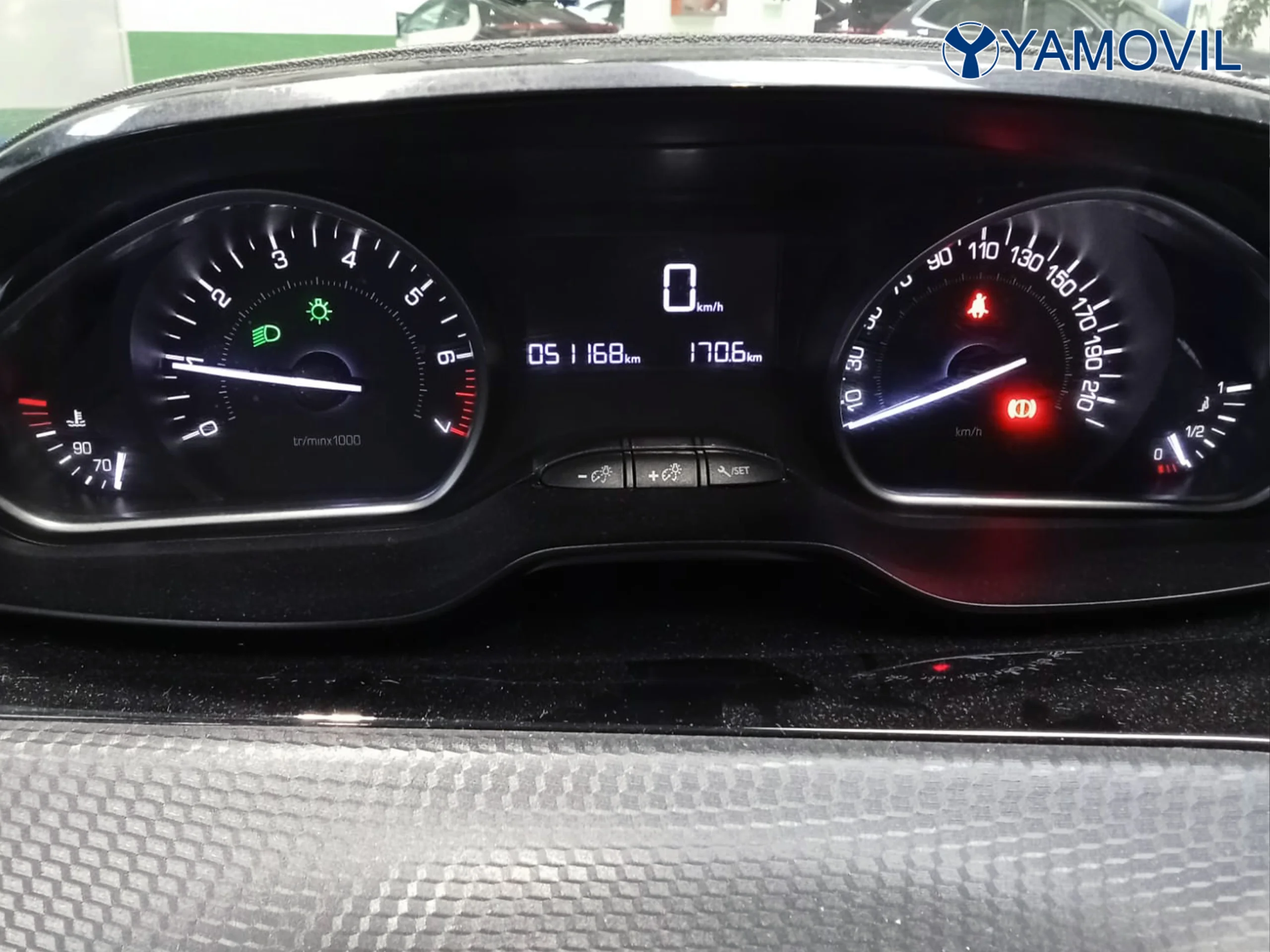 Peugeot 2008 PureTech 130 SANDS Style 96 kW (130 CV) - Foto 6