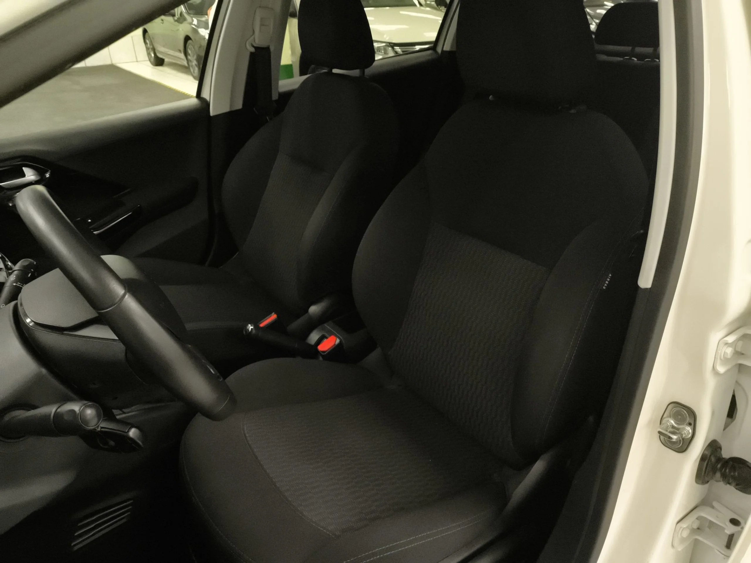 Peugeot 208 PureTech Signature 60 kW (82 CV) - Foto 8