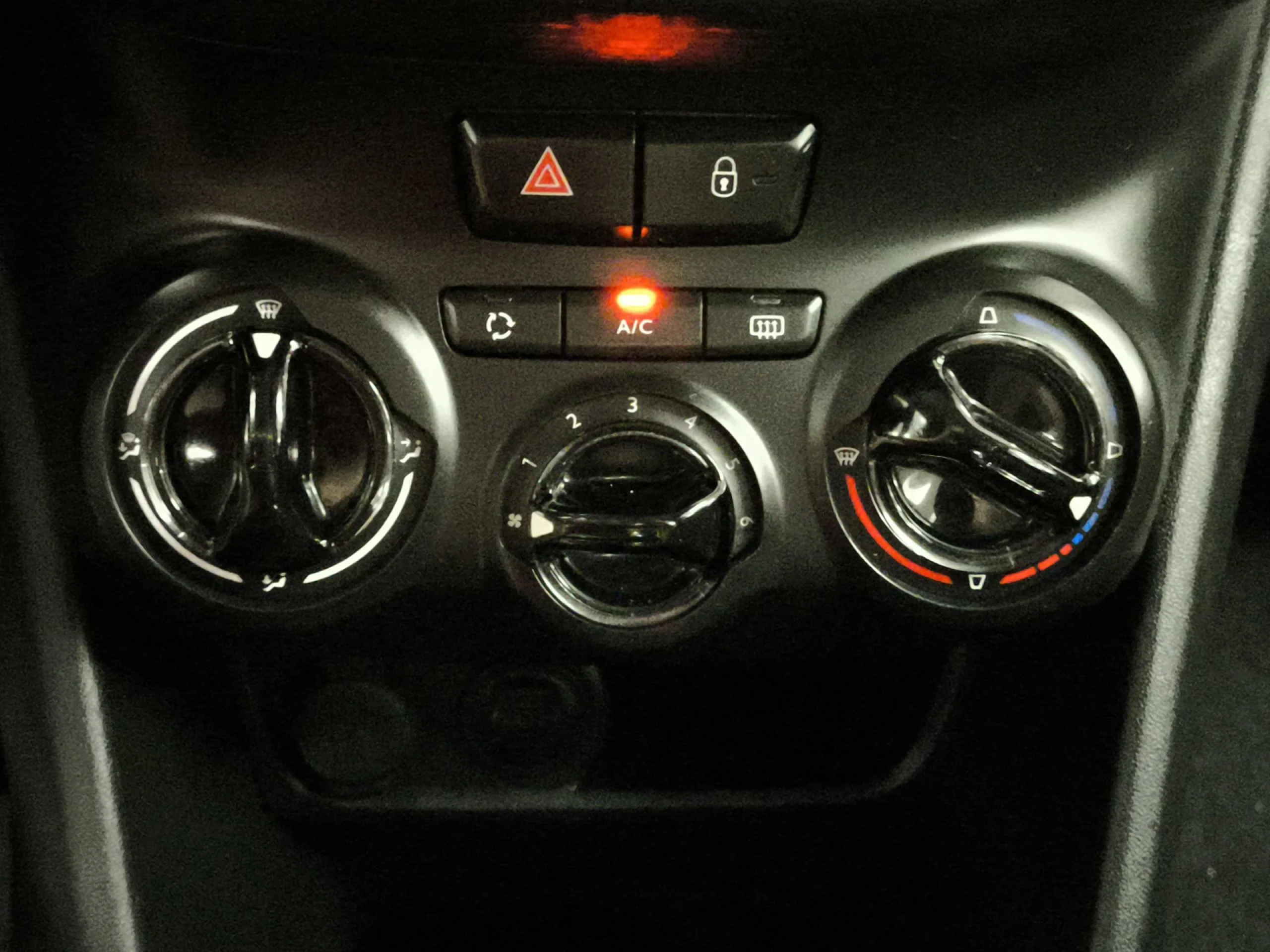 Peugeot 208 PureTech Signature 60 kW (82 CV) - Foto 15