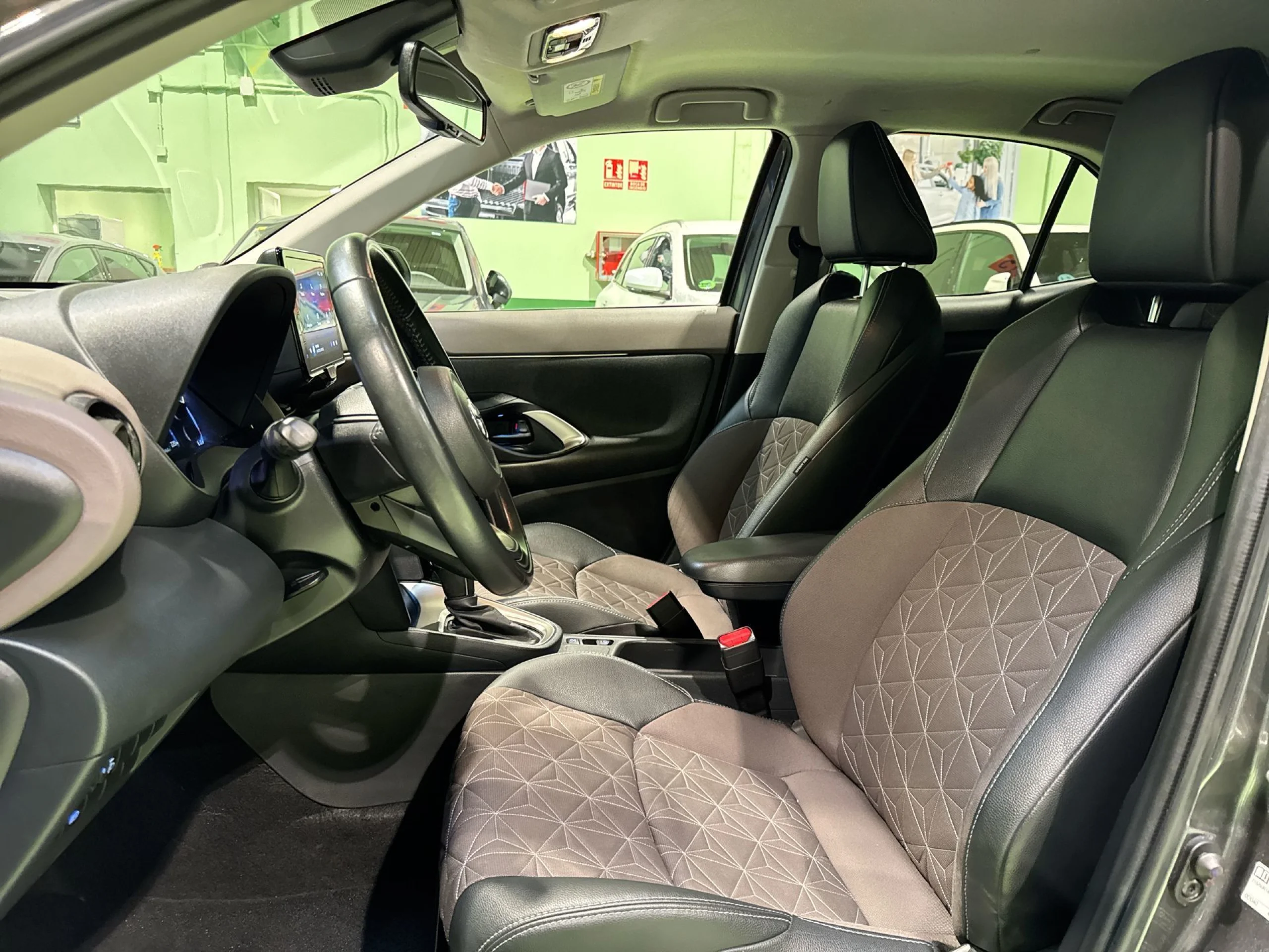 Toyota Yaris Cross 120H Style 85 kW (116 CV) - Foto 8