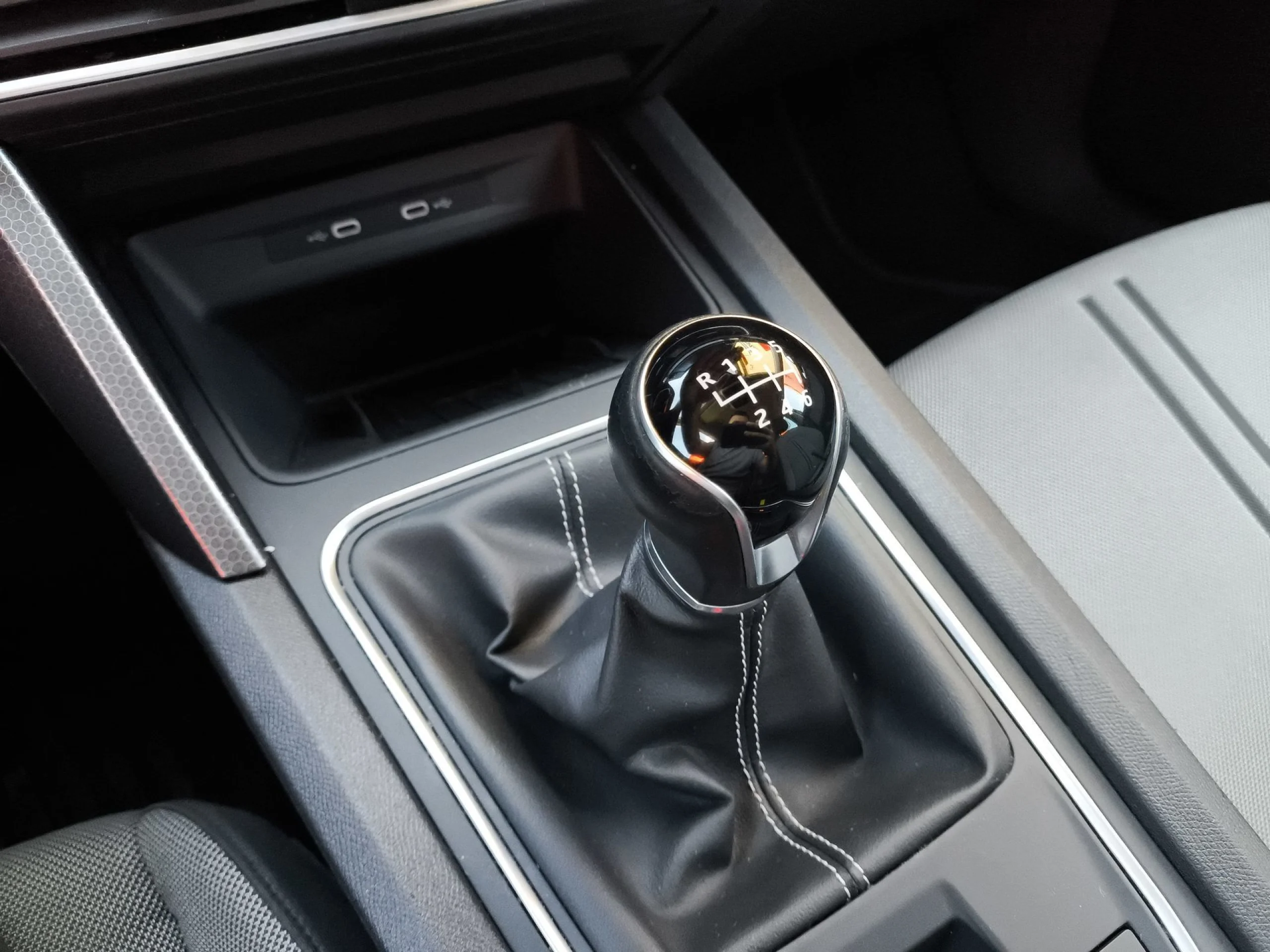Seat León 2.0 TDI SANDS Style Go 85 kW (115 CV) - Foto 19