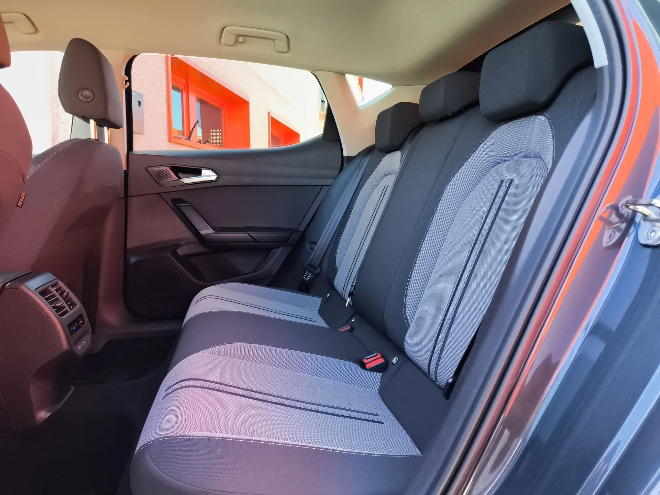 Seat León 2.0 TDI SANDS Style Go 85 kW (115 CV) - Foto 21