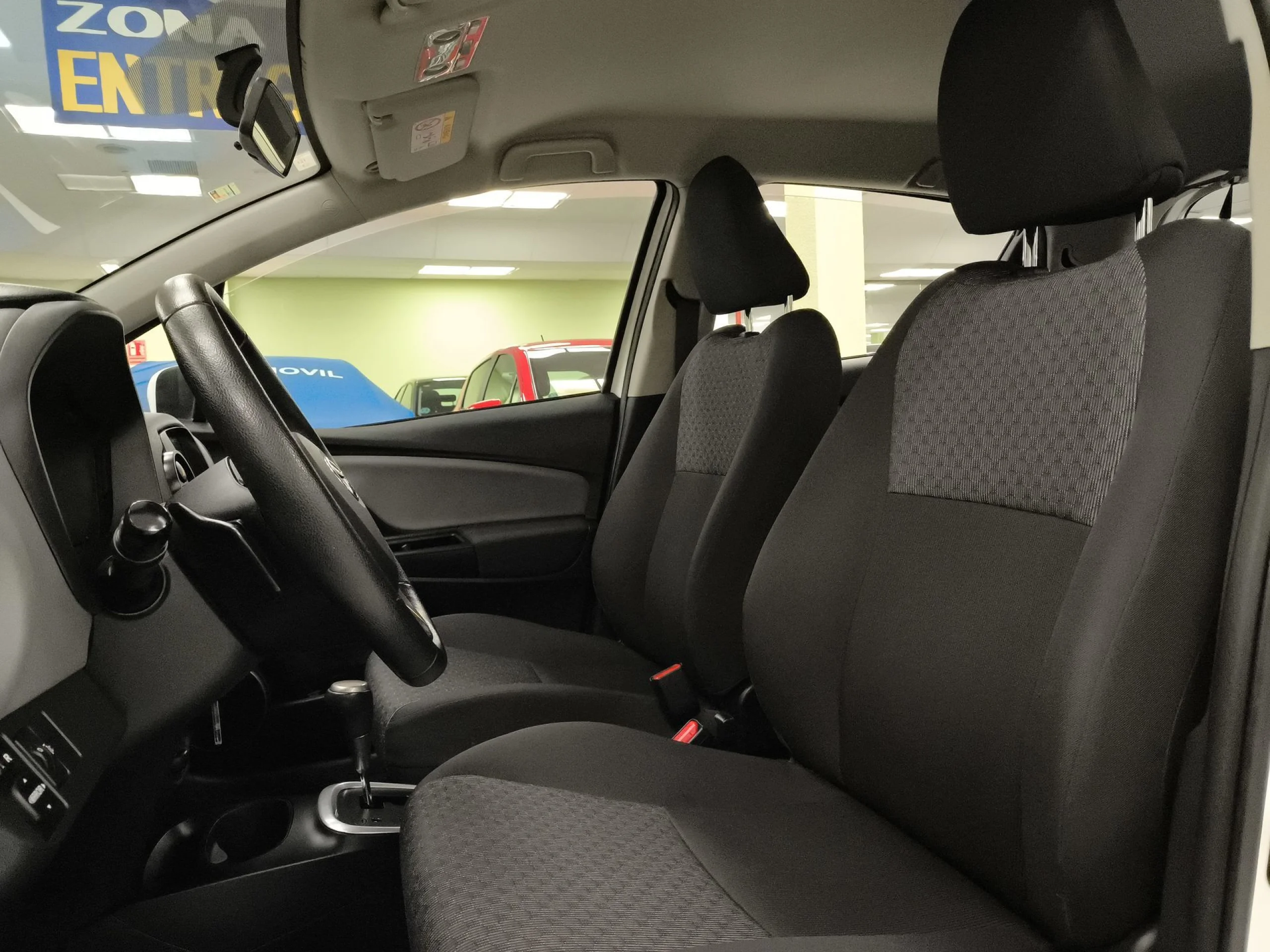 Toyota Yaris 1.3 Active MultiDrive 73 kW (99 CV) - Foto 8