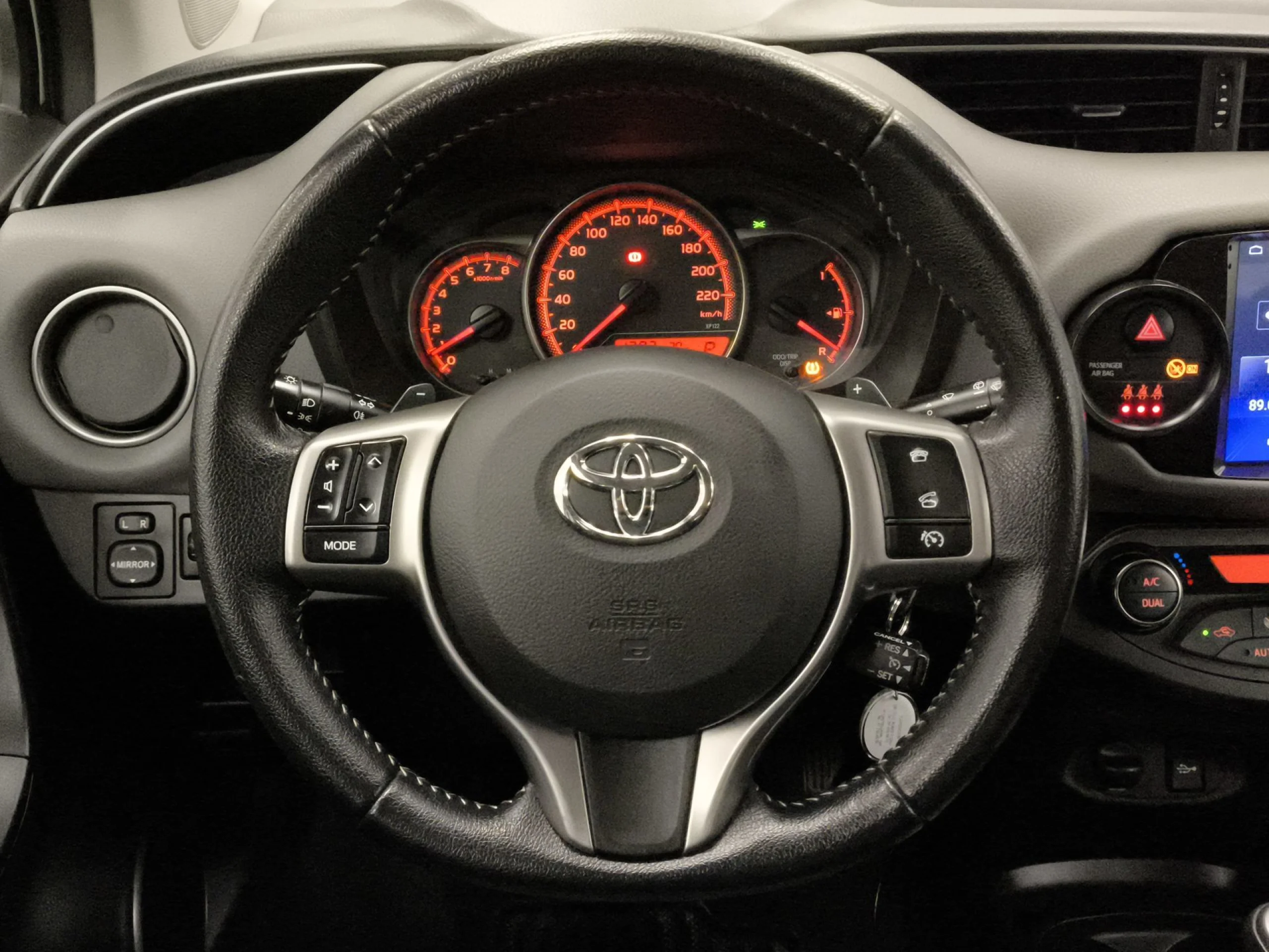 Toyota Yaris 1.3 Active MultiDrive 73 kW (99 CV) - Foto 11