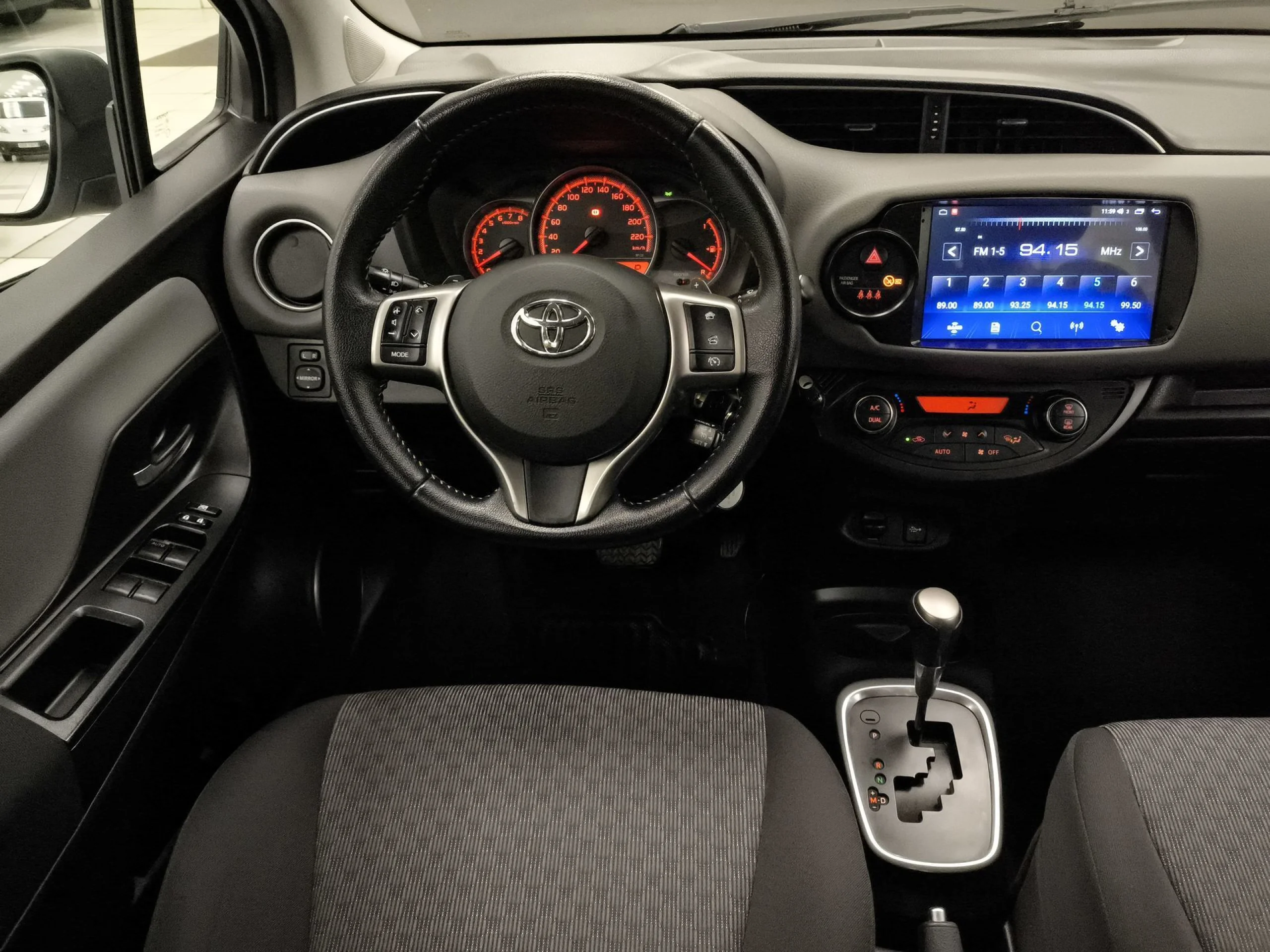 Toyota Yaris 1.3 Active MultiDrive 73 kW (99 CV) - Foto 16