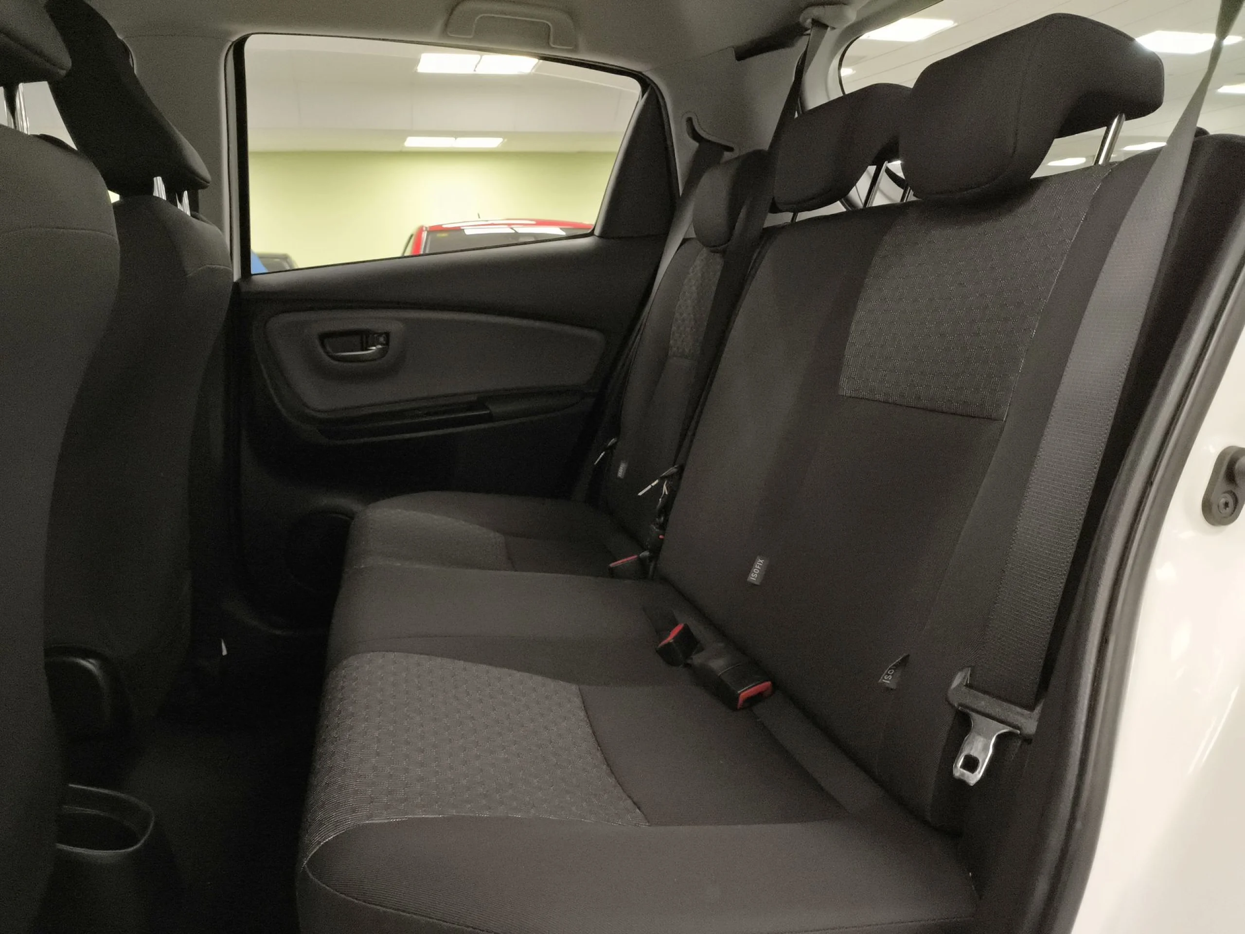 Toyota Yaris 1.3 Active MultiDrive 73 kW (99 CV) - Foto 17