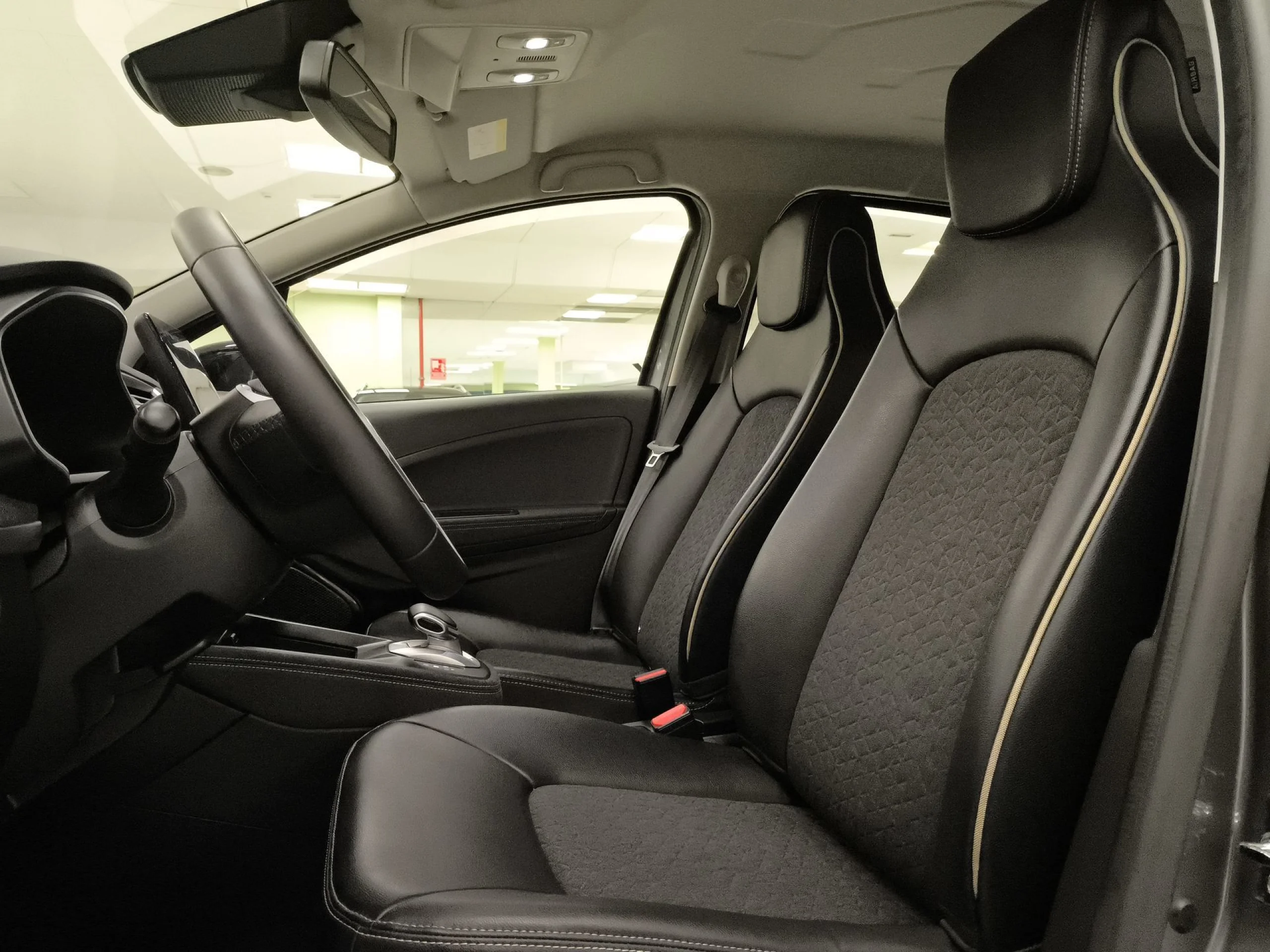 Renault Zoe Iconic R135 batería 50kWh 99 kW (135 CV) - Foto 8