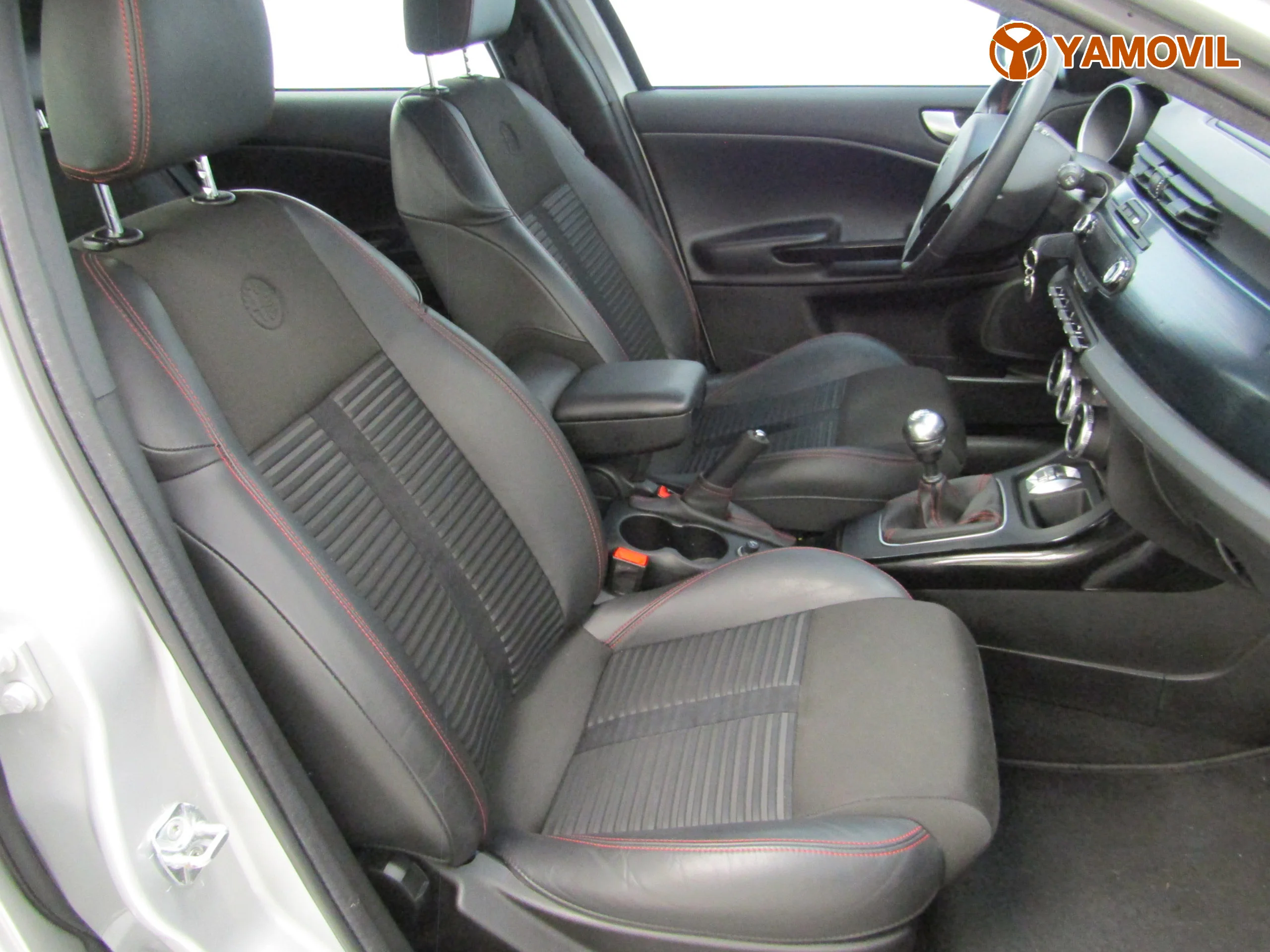Alfa Romeo Giulietta 1.6 JTD DISTINCTIVE - Foto 14