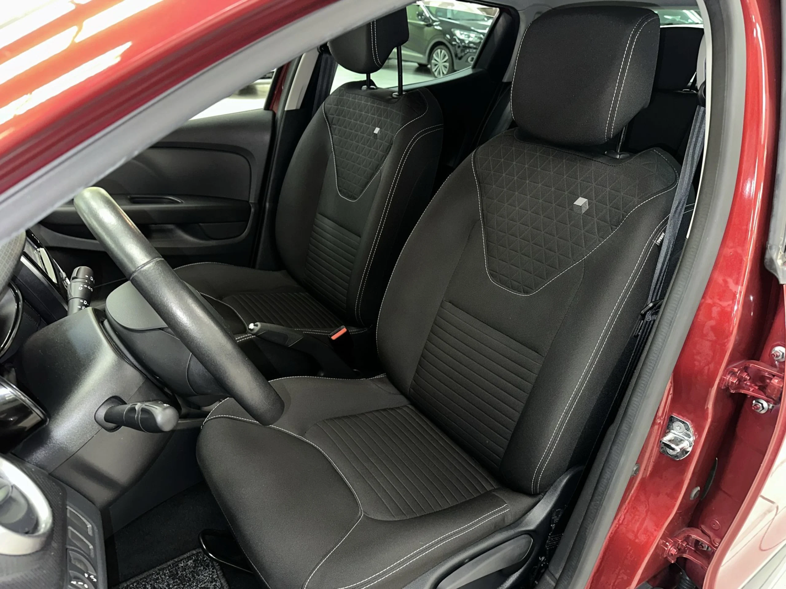 Renault Clio Limited 1.2 16v 55 kW (75 CV) - Foto 8