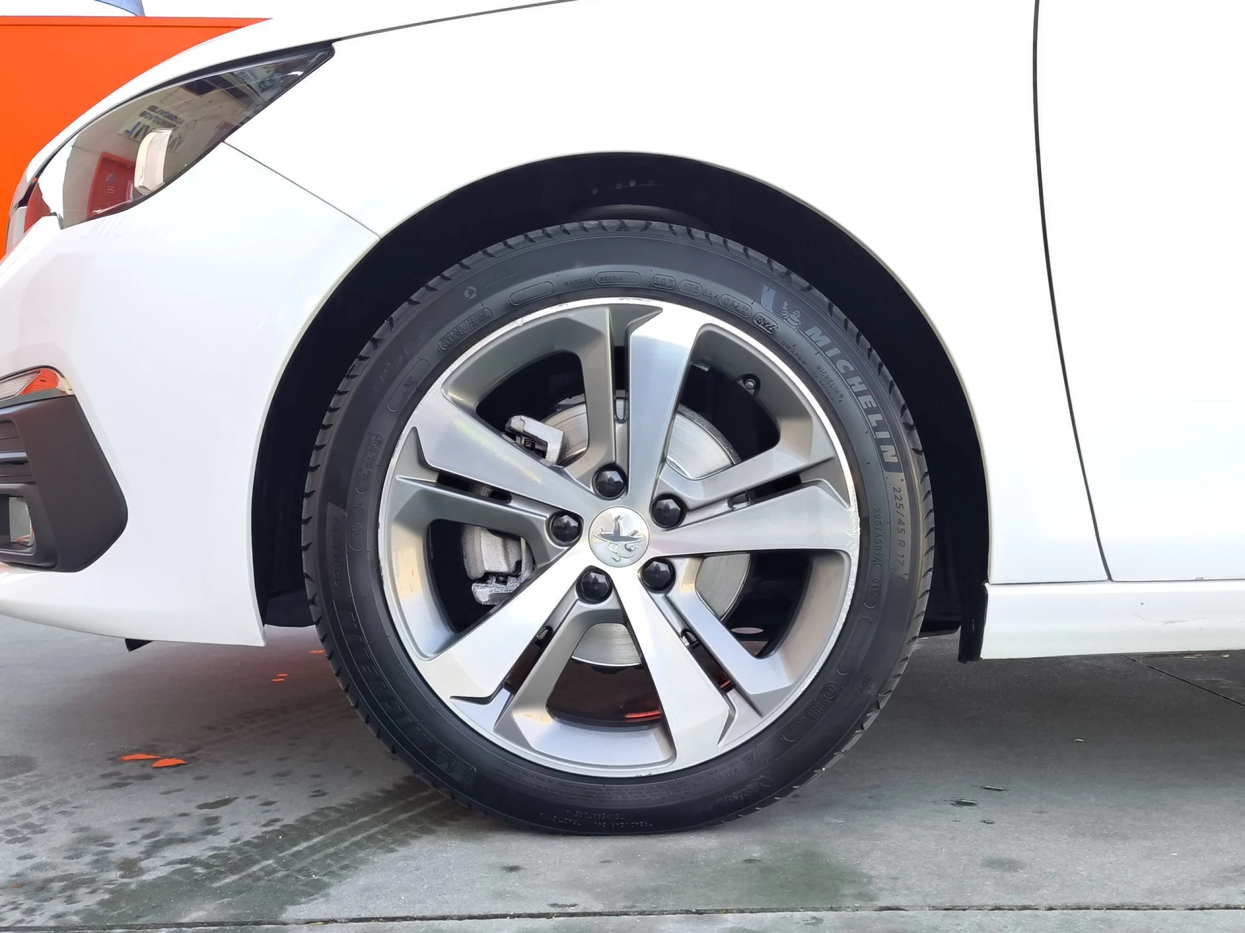 Peugeot 308 PureTech 130 SANDS Allure EAT8 96 kW (130 CV) - Foto 7