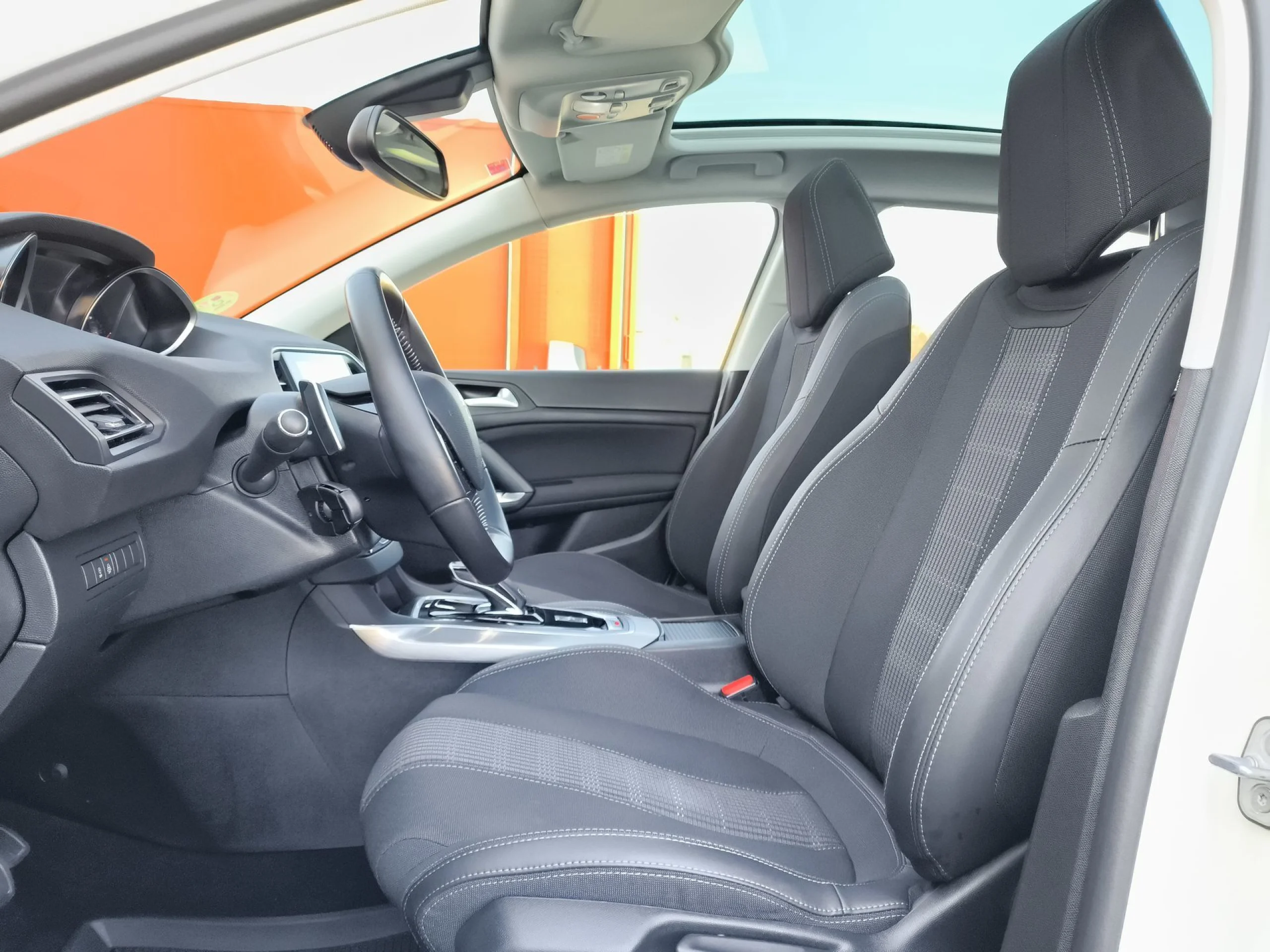 Peugeot 308 PureTech 130 SANDS Allure EAT8 96 kW (130 CV) - Foto 8