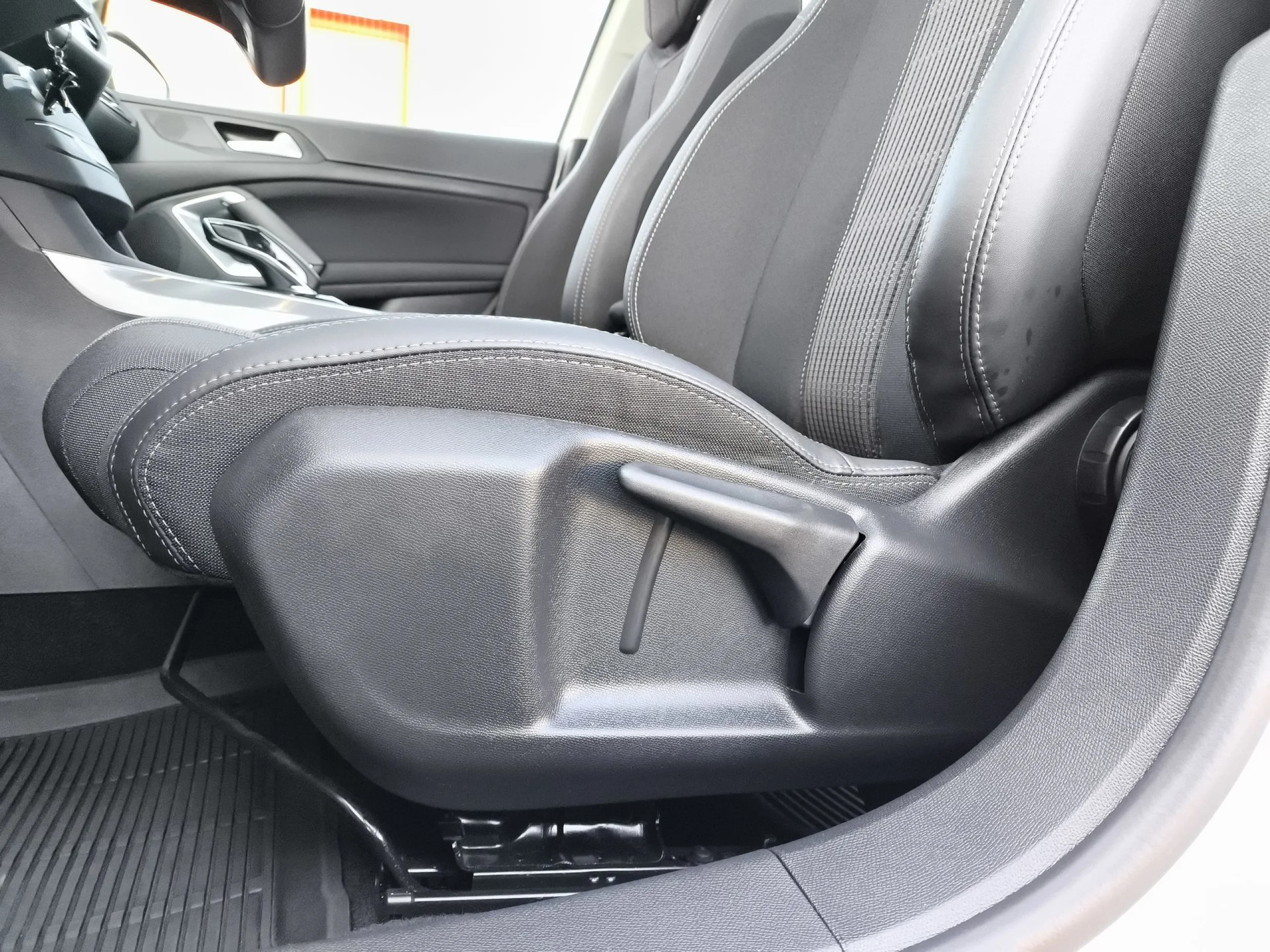 Peugeot 308 PureTech 130 SANDS Allure EAT8 96 kW (130 CV) - Foto 9