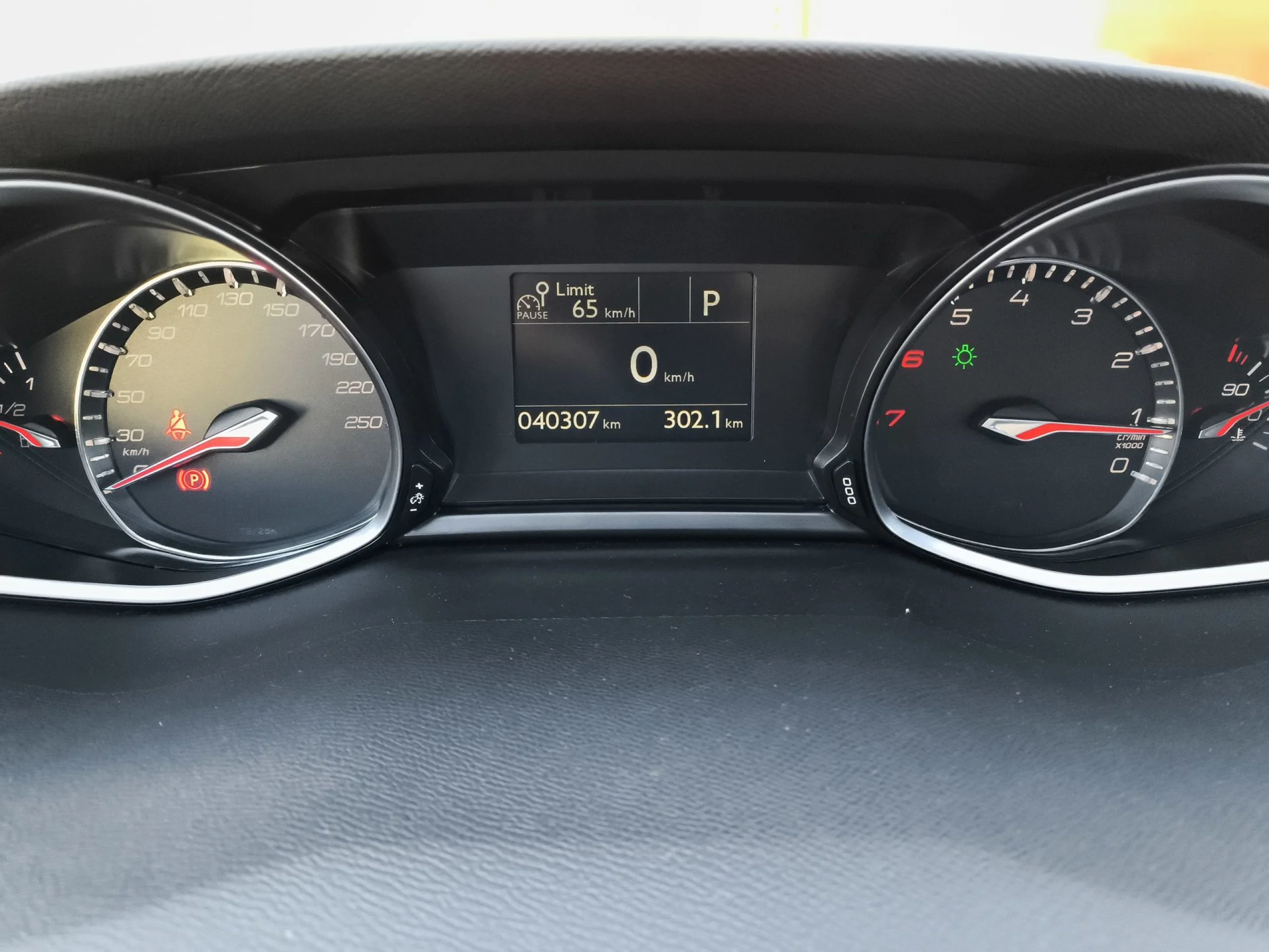 Peugeot 308 PureTech 130 SANDS Allure EAT8 96 kW (130 CV) - Foto 12