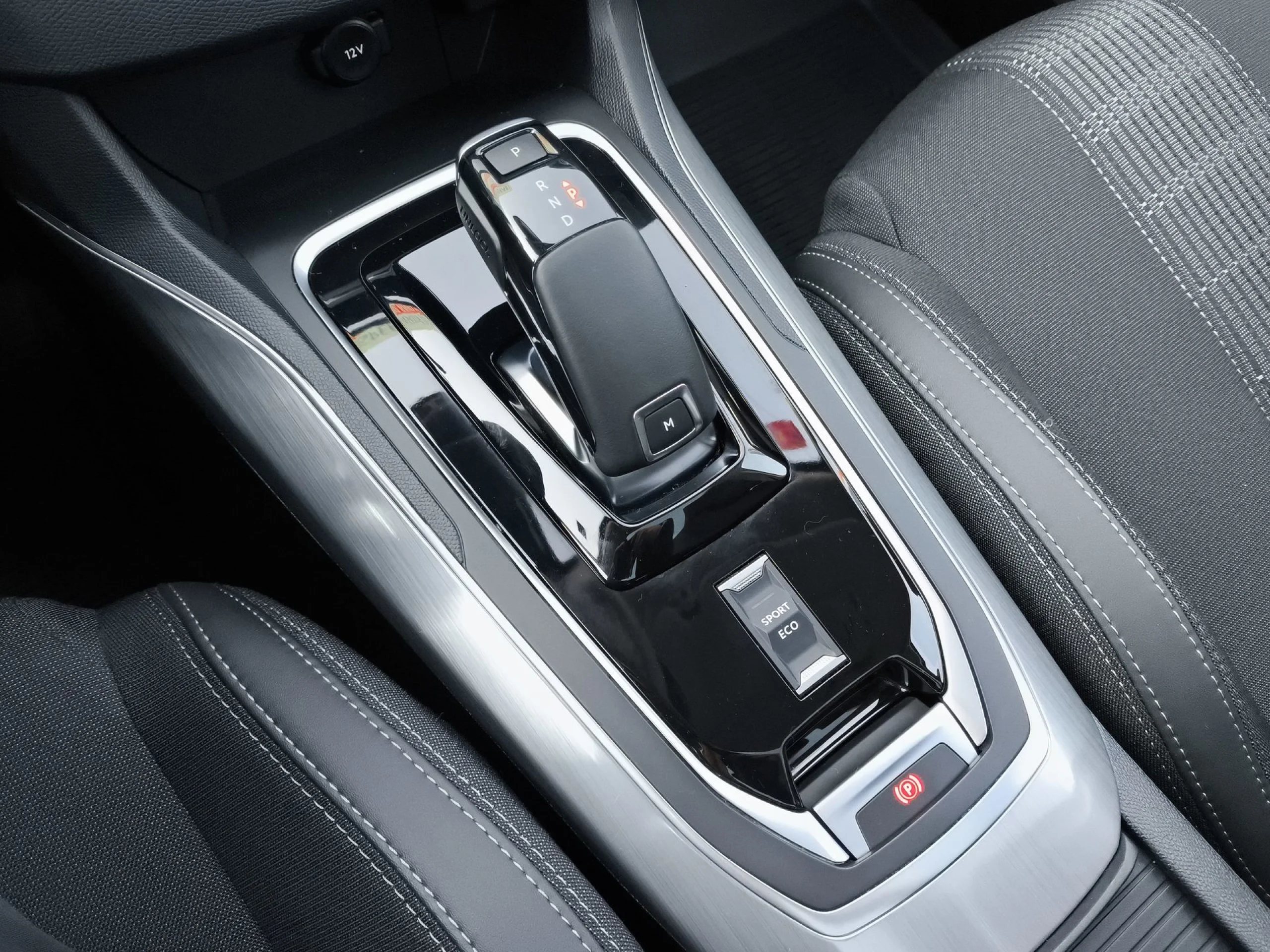 Peugeot 308 PureTech 130 SANDS Allure EAT8 96 kW (130 CV) - Foto 16