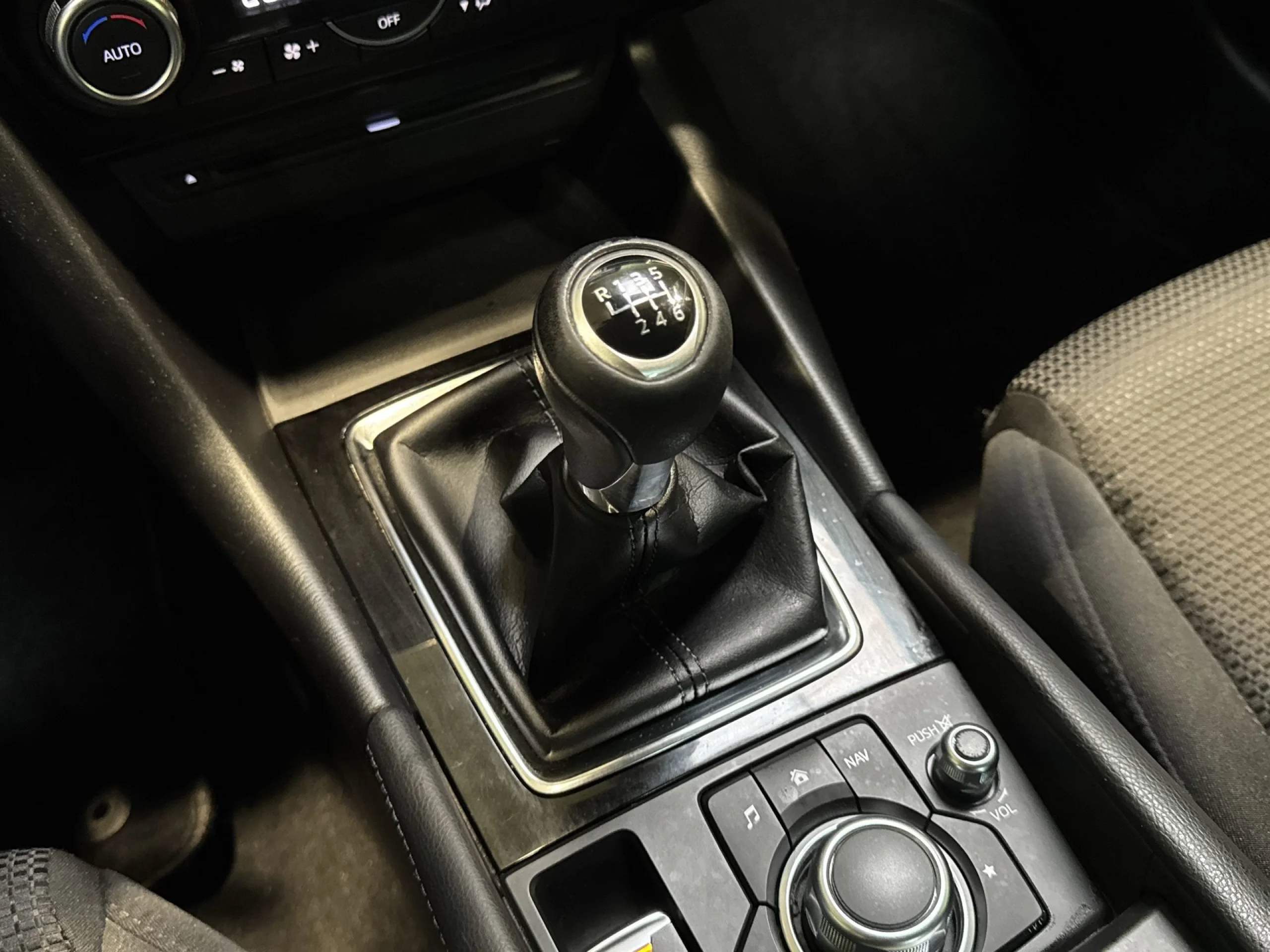 Mazda Mazda 3 2.0 Skyactiv-G Evolution 88 kW (120 CV) - Foto 18