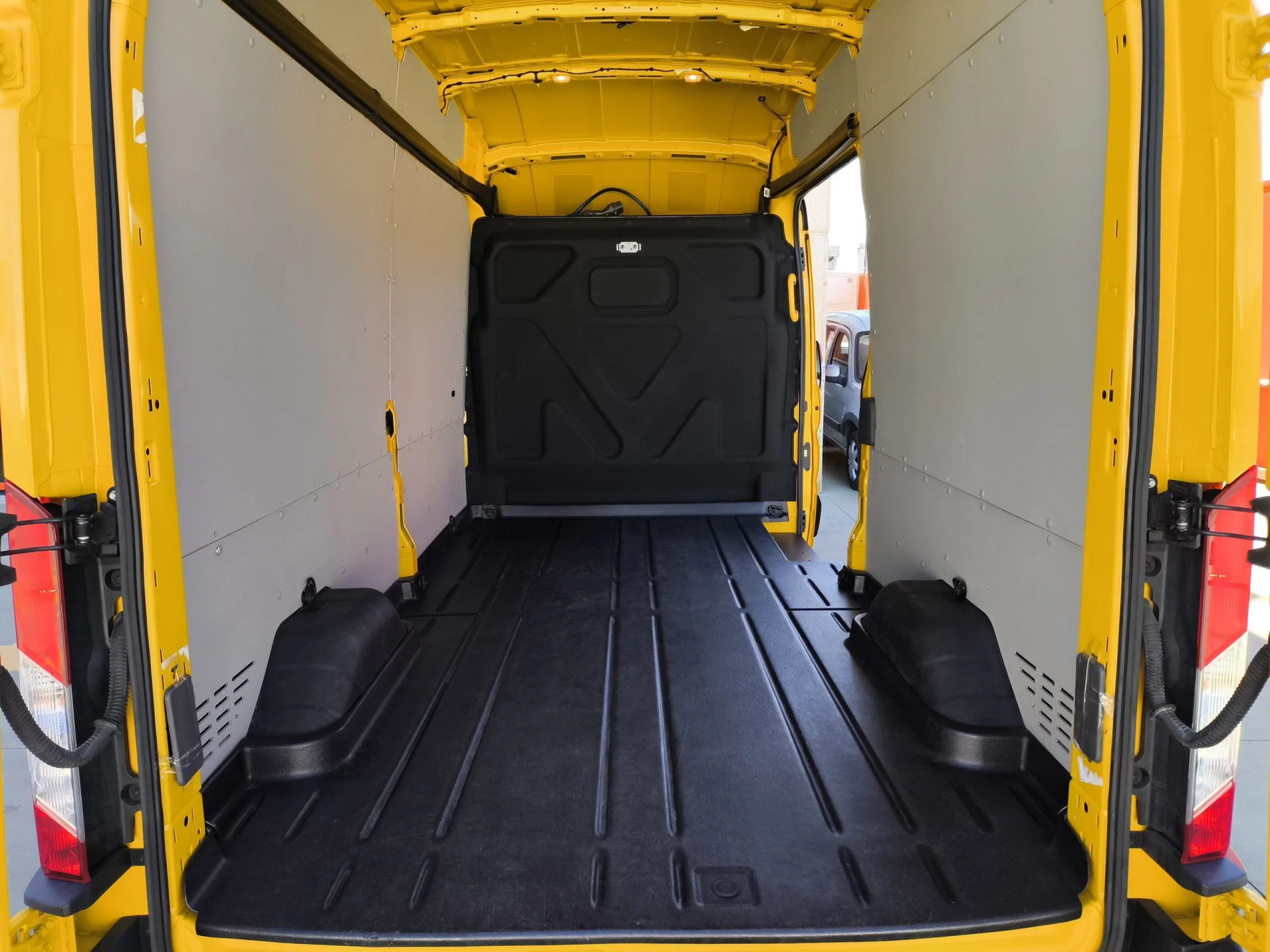 Ford Transit Furgon 350 L3 Trend RWD 135 kW (184 CV) - Foto 29