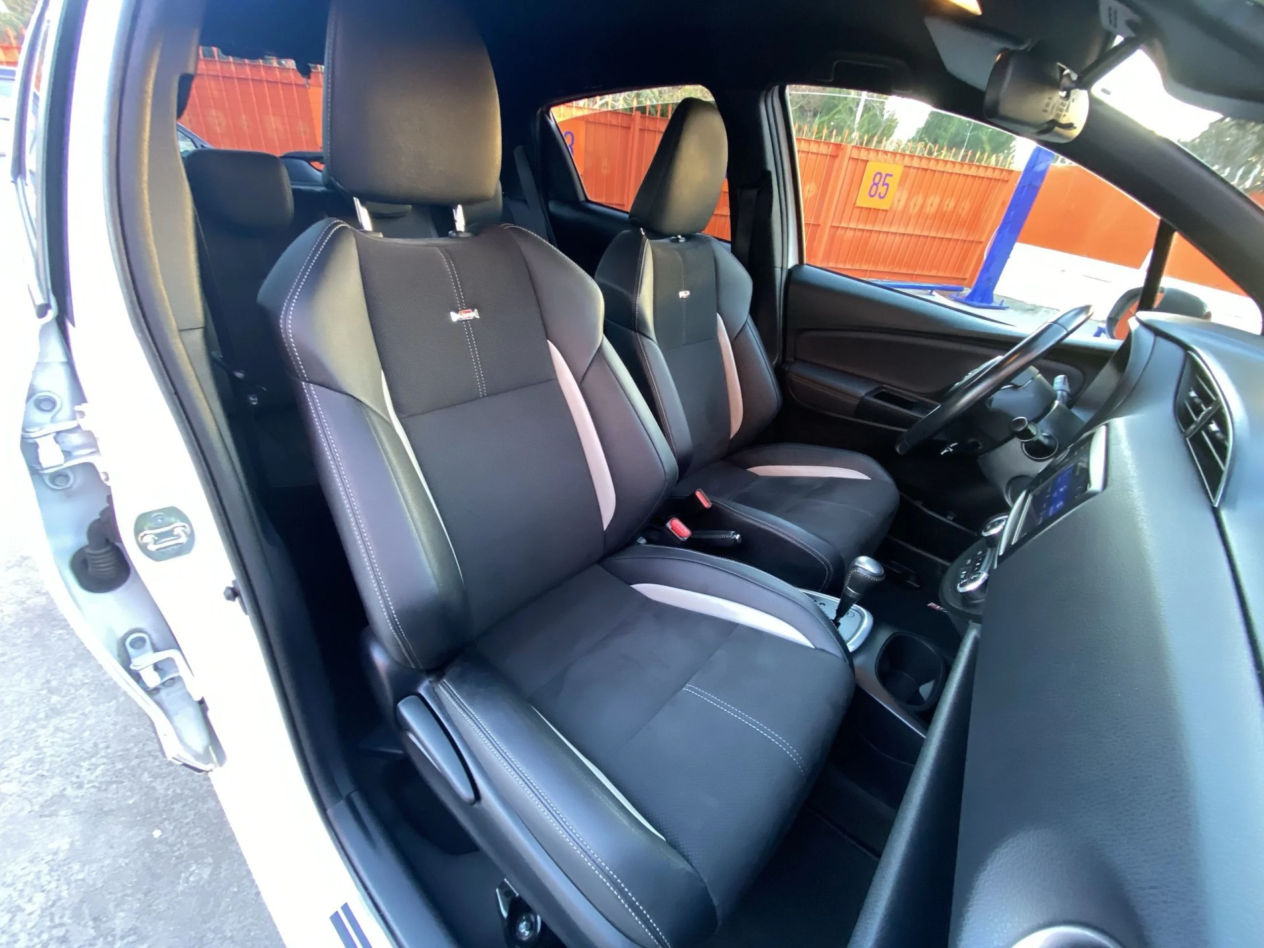 Toyota Yaris 1.5 Hybrid GR-Sport 74 kW (100 CV) - Foto 20