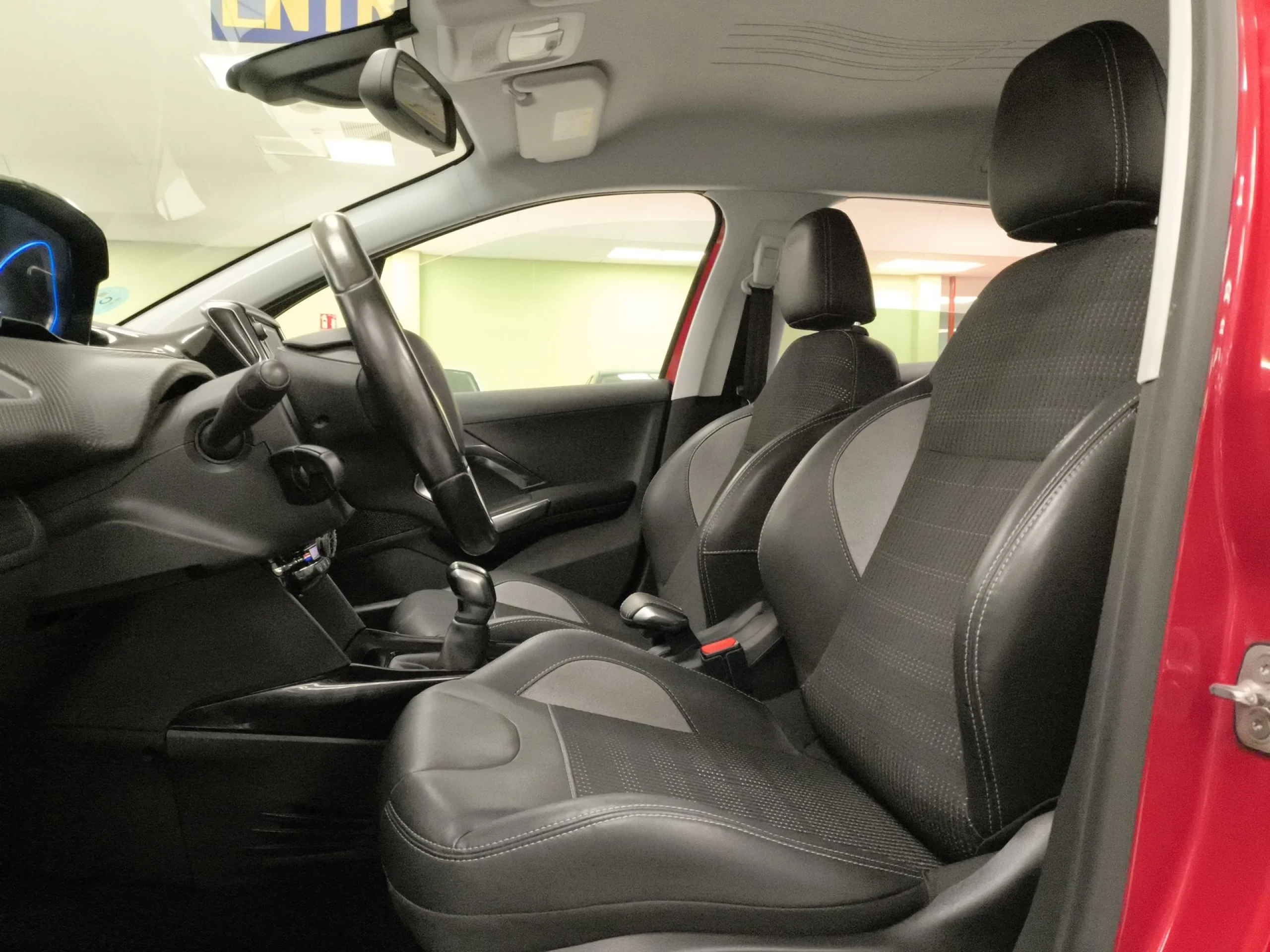 Peugeot 2008 PureTech 110 SANDS Allure 81 kW (110 CV) - Foto 8