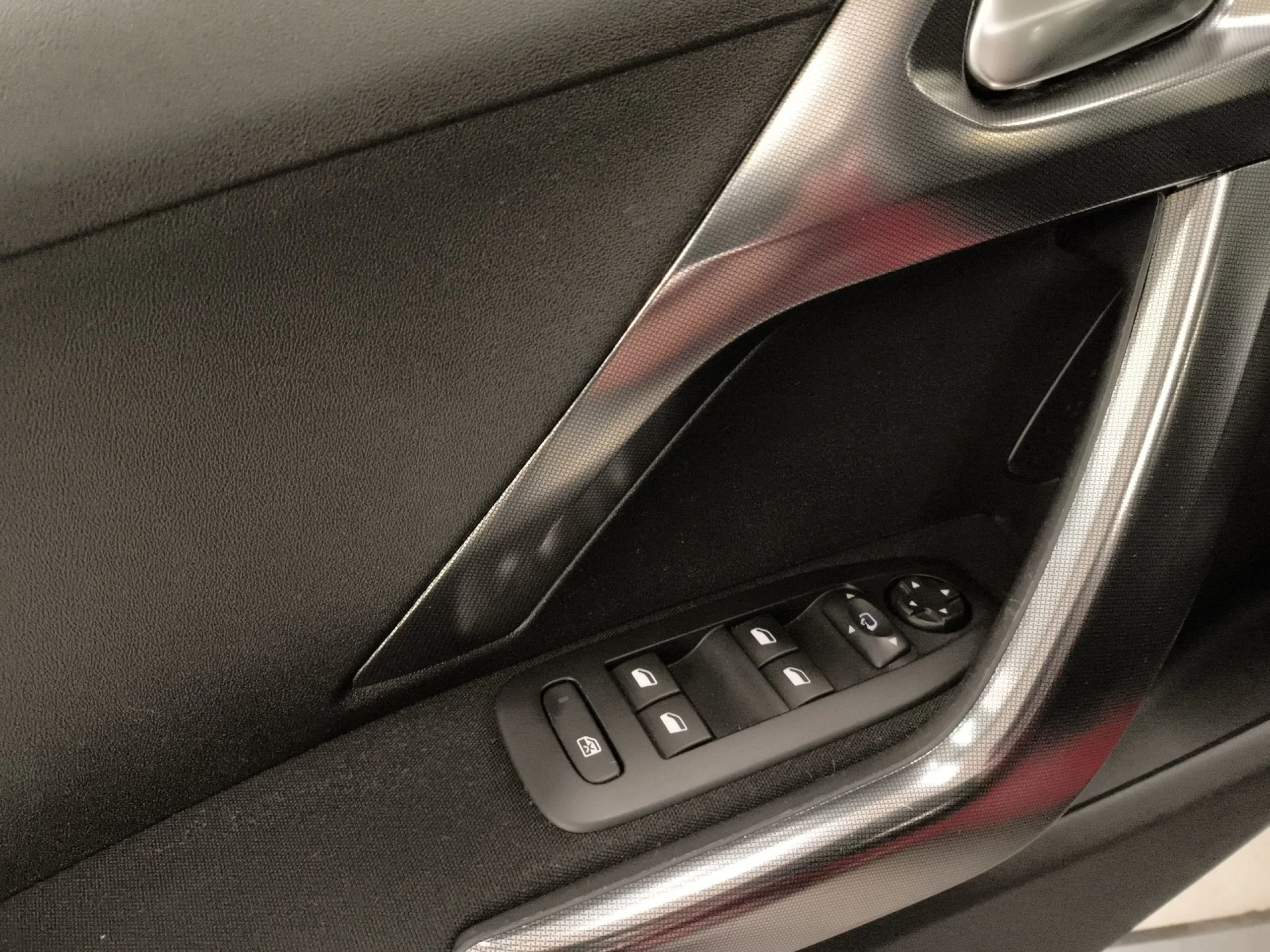 Peugeot 2008 PureTech 110 SANDS Allure 81 kW (110 CV) - Foto 10