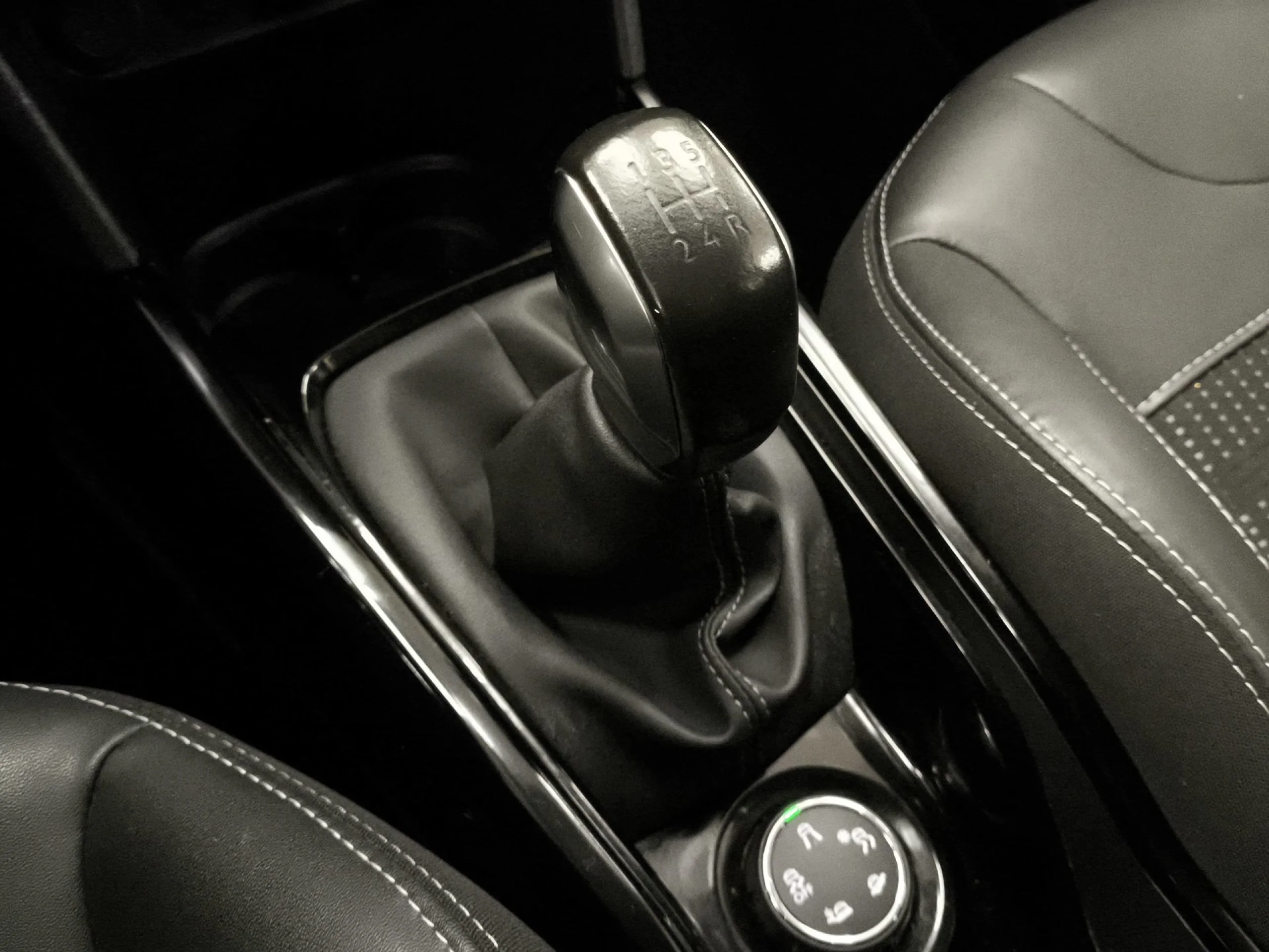 Peugeot 2008 PureTech 110 SANDS Allure 81 kW (110 CV) - Foto 17