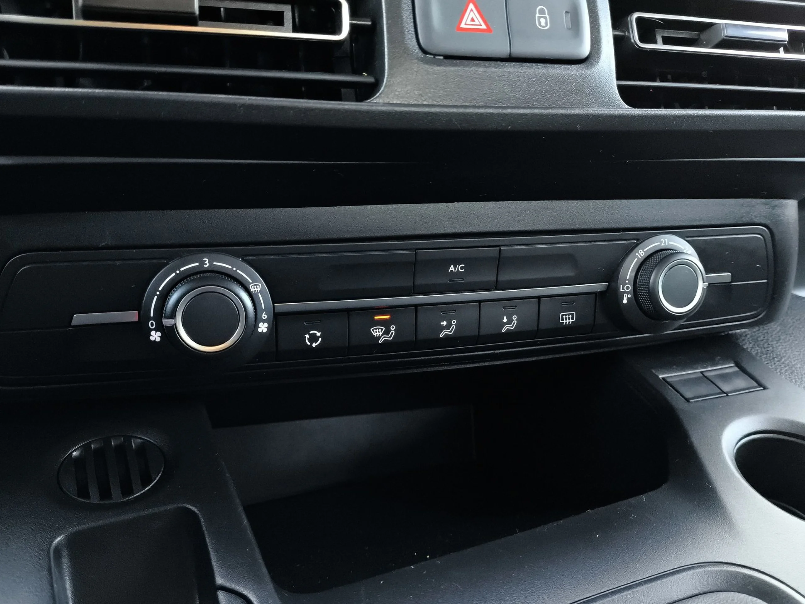 Peugeot Rifter BlueHDi 100 Allure Business Standard 73 kW (100 CV) - Foto 17