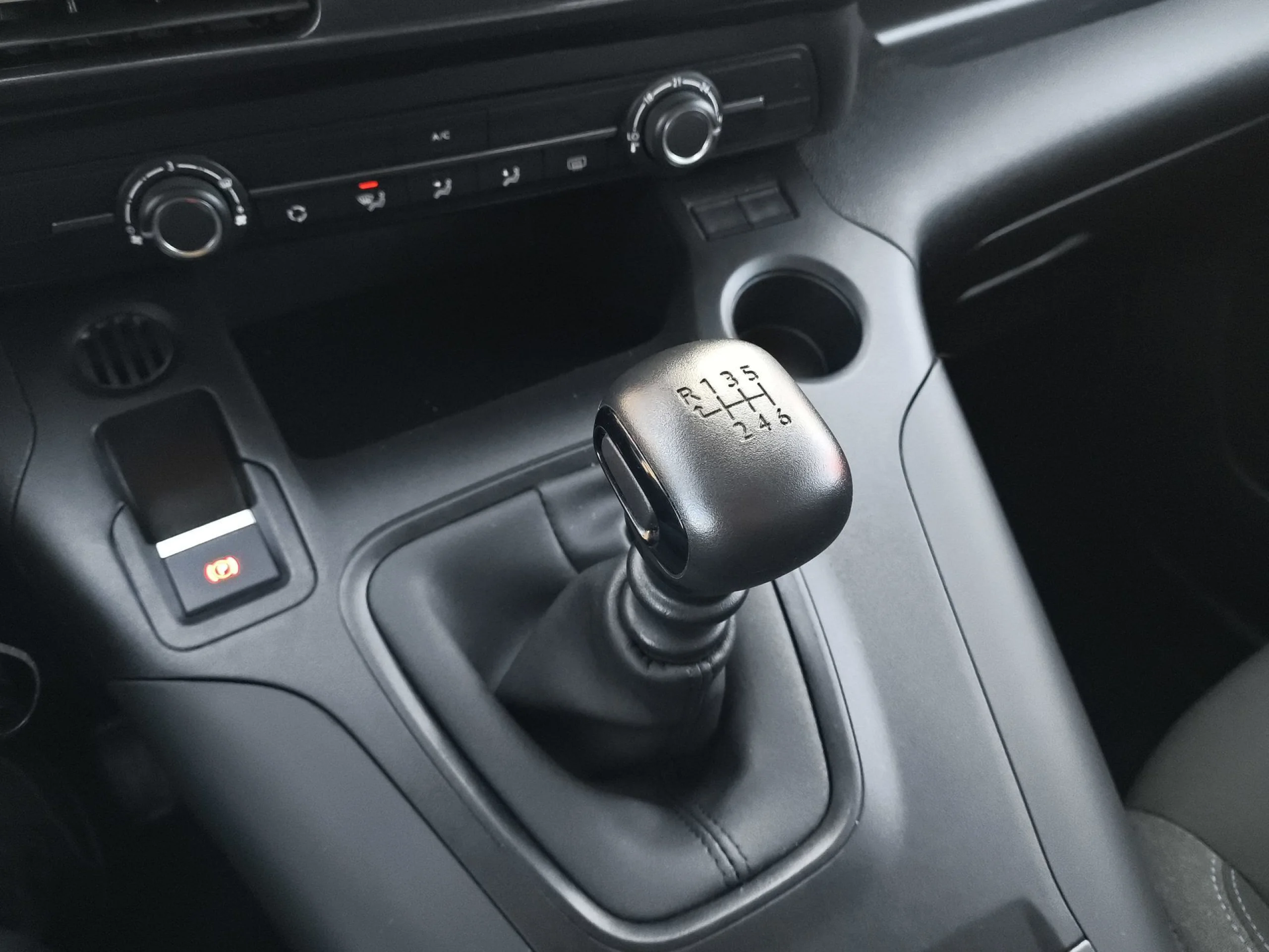 Peugeot Rifter BlueHDi 100 Allure Business Standard 73 kW (100 CV) - Foto 18