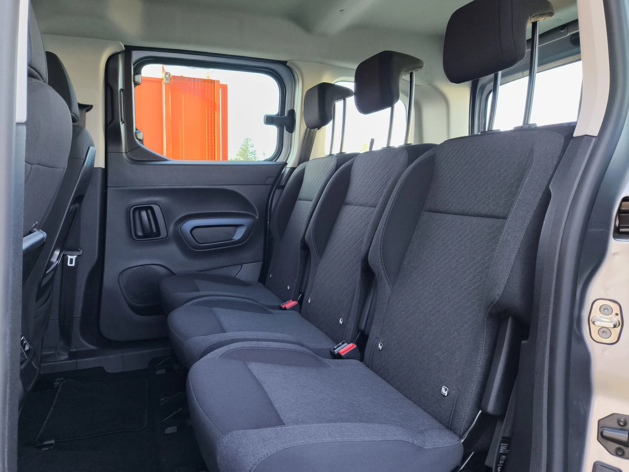 Peugeot Rifter BlueHDi 100 Allure Business Standard 73 kW (100 CV) - Foto 20