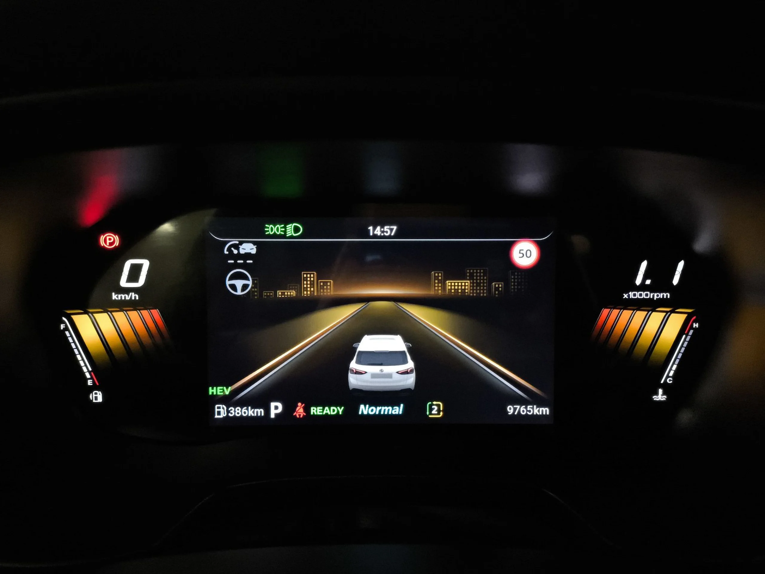 MG ZS 1.5 Hybrid+ Standard 145 kW (197 CV) - Foto 14