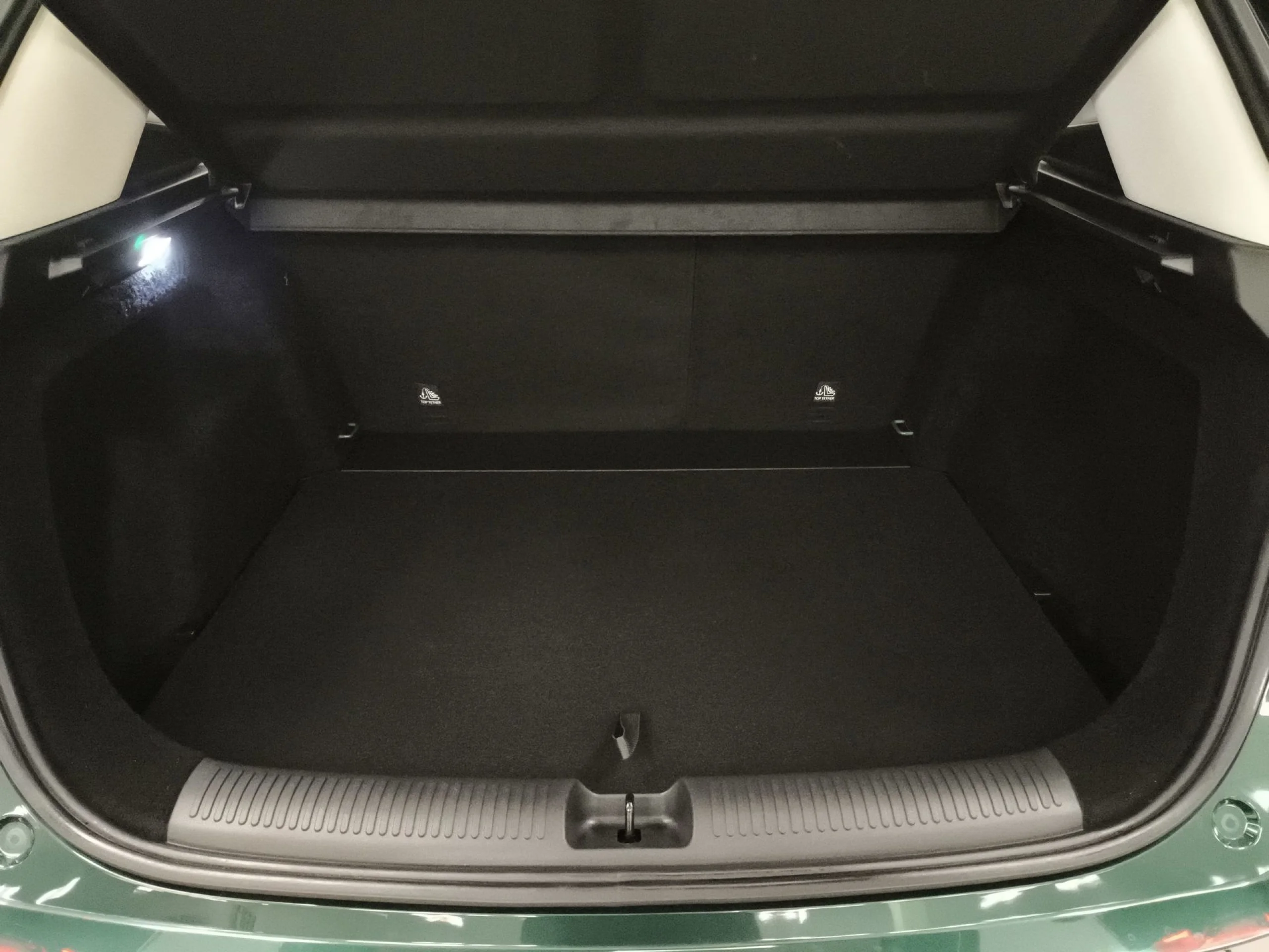 MG ZS 1.5 Hybrid+ Standard 145 kW (197 CV) - Foto 24