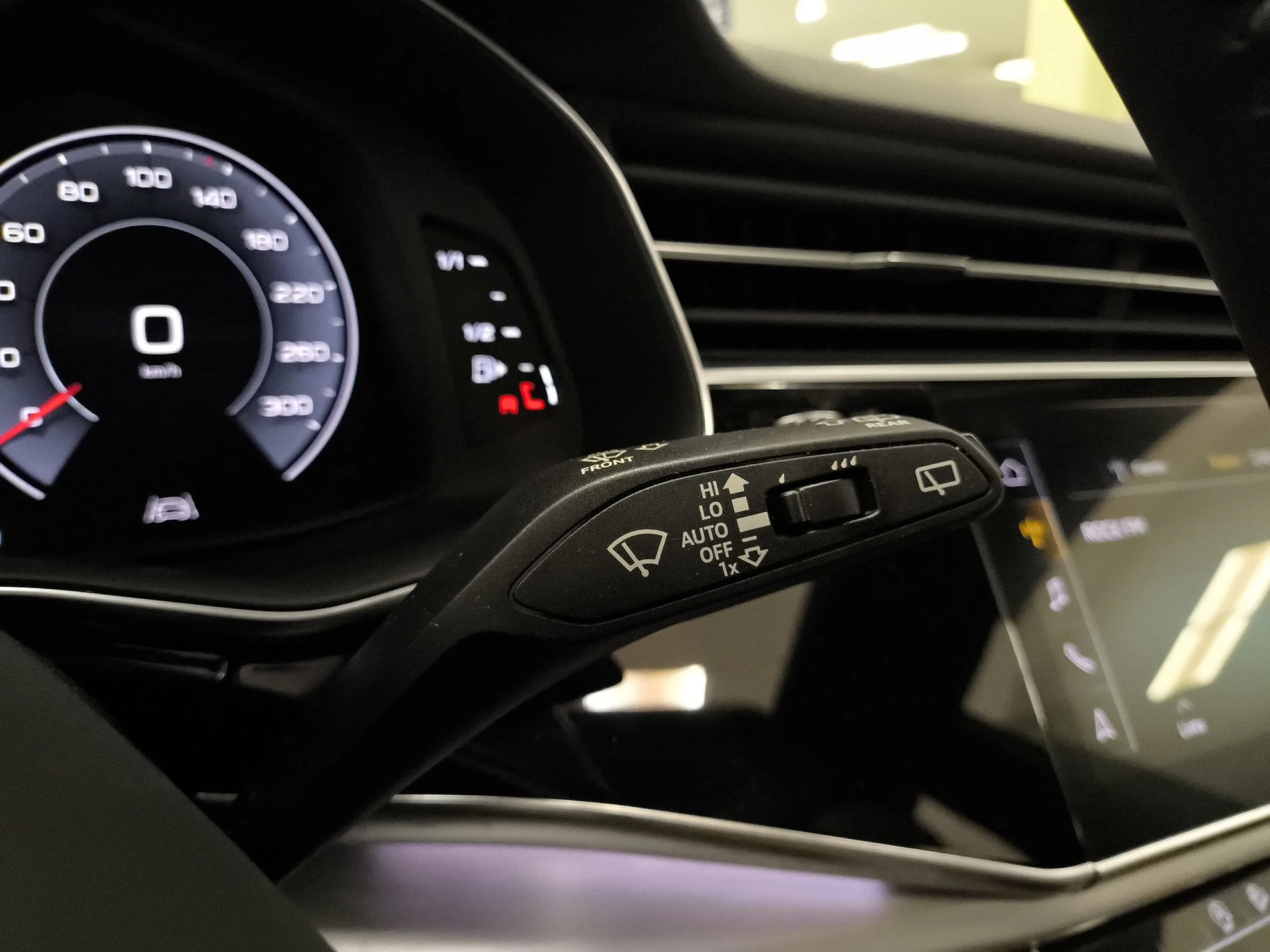 Audi Q8 Black line 50 TDI quattro 210 kW (286 CV) tiptronic - Foto 18