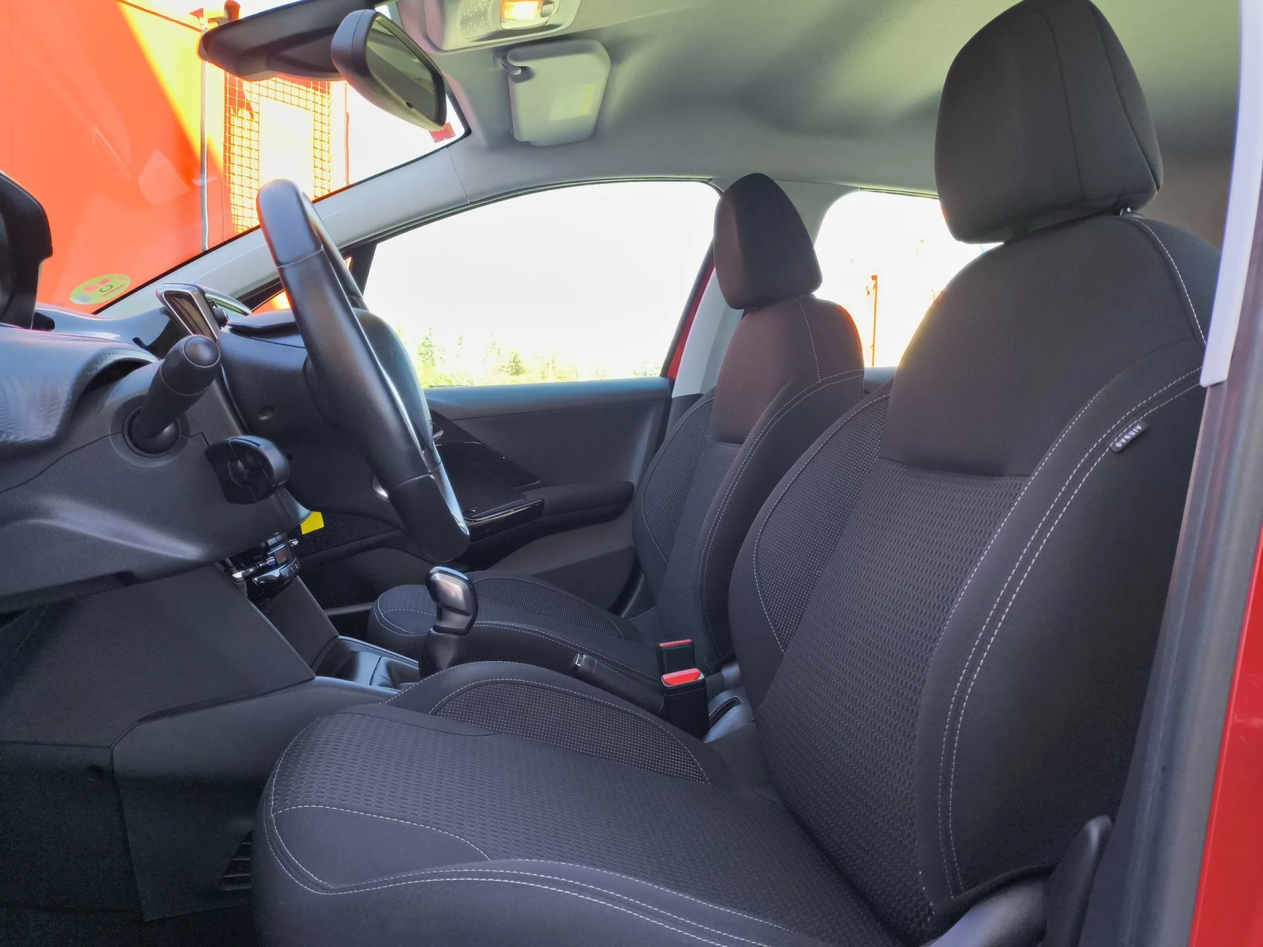 Peugeot 208 PureTech 110 SANDS Allure 81 kW (110 CV) - Foto 8
