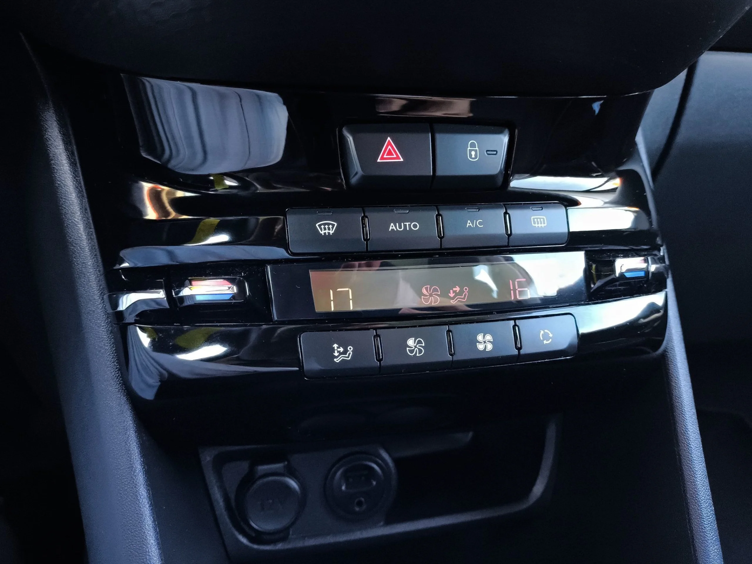 Peugeot 208 PureTech 110 SANDS Allure 81 kW (110 CV) - Foto 16