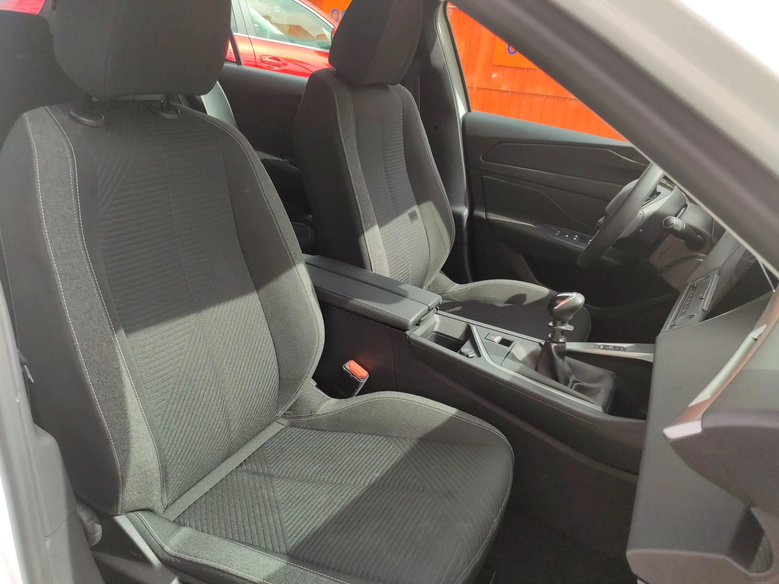 Peugeot 308 PureTech 130 SANDS Active Pack 96 kW (130 CV) - Foto 21
