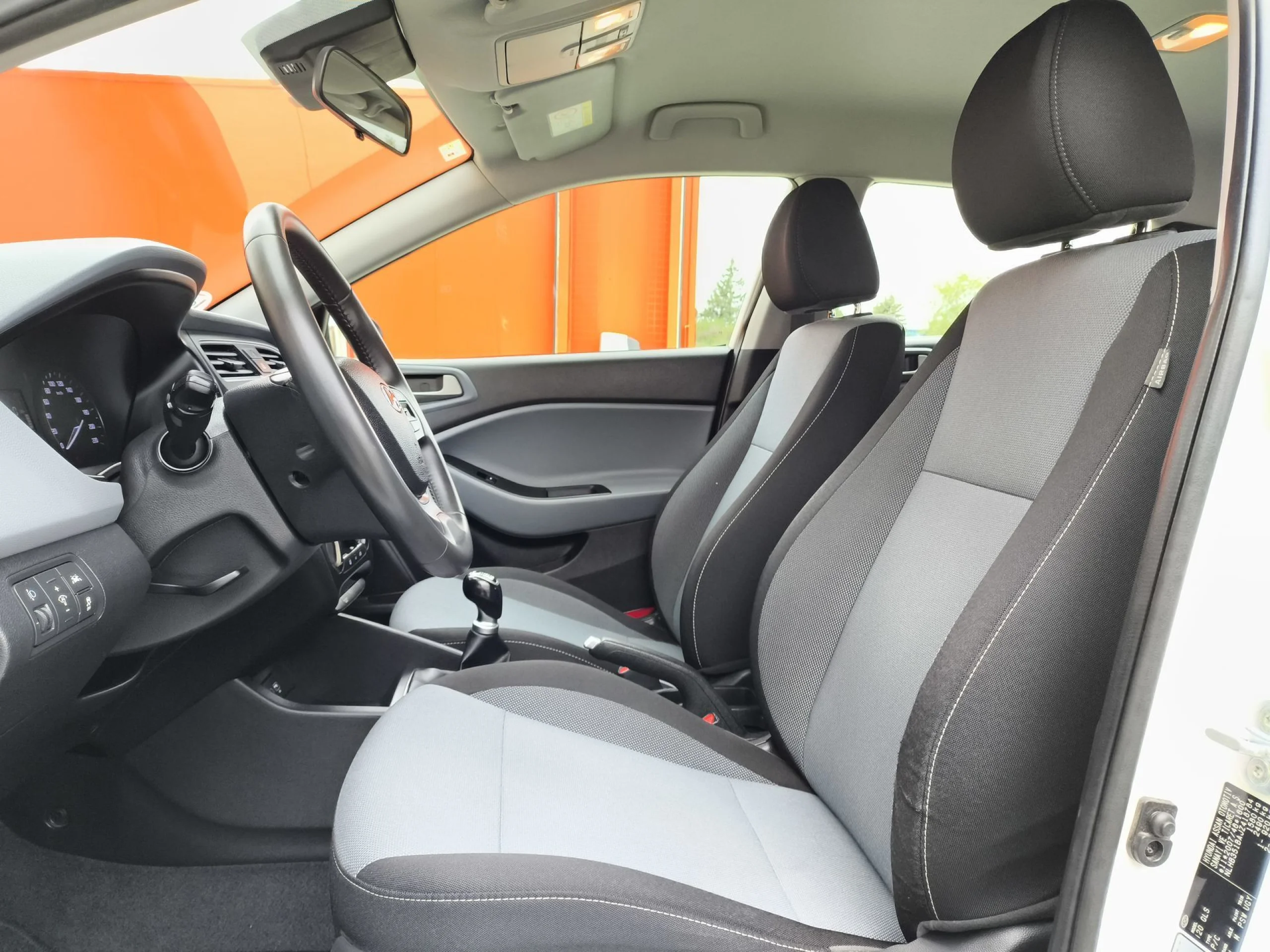 Hyundai I20 1.2 MPI Link 62 kW (84 CV) - Foto 8