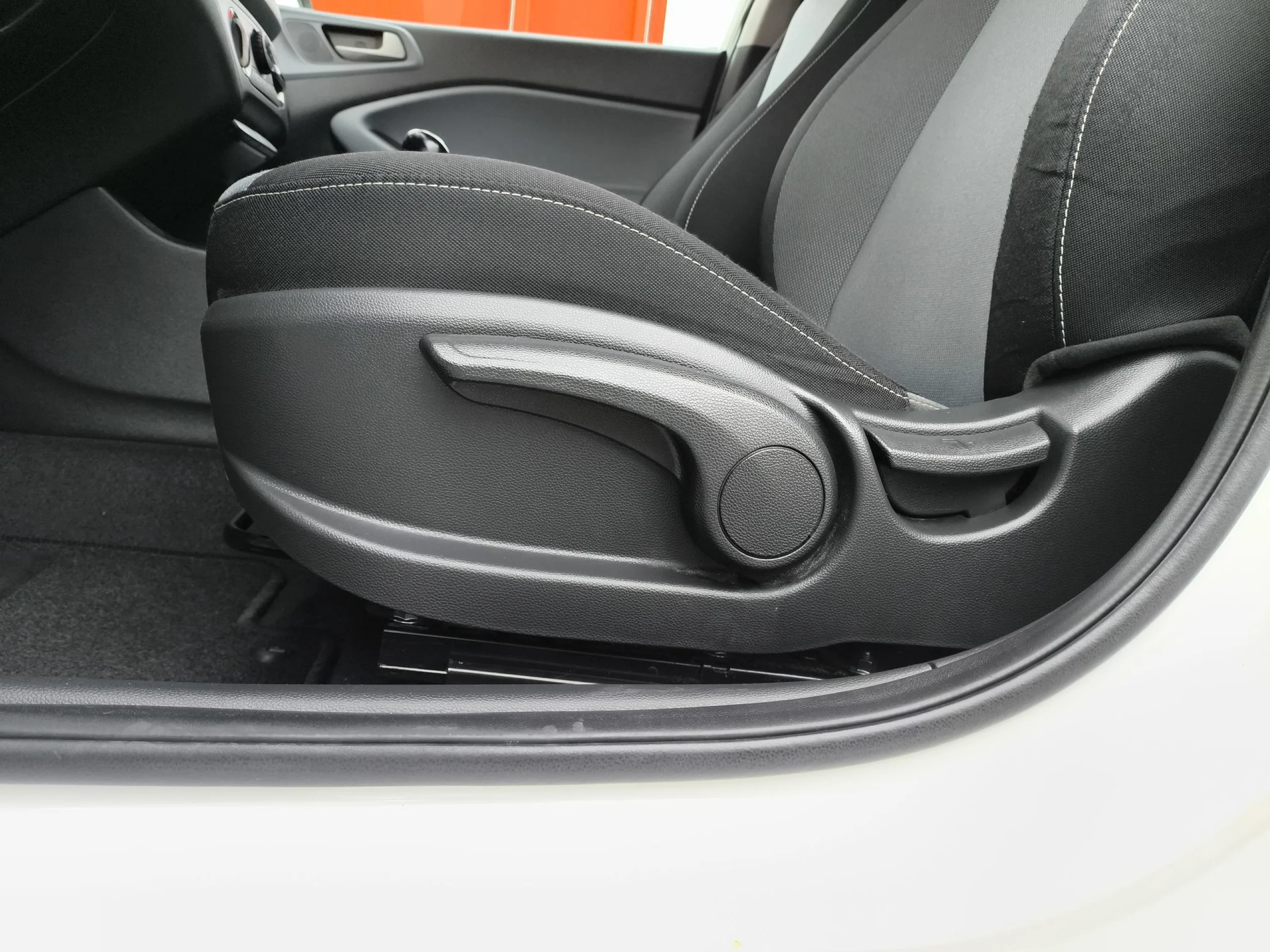 Hyundai I20 1.2 MPI Link 62 kW (84 CV) - Foto 9