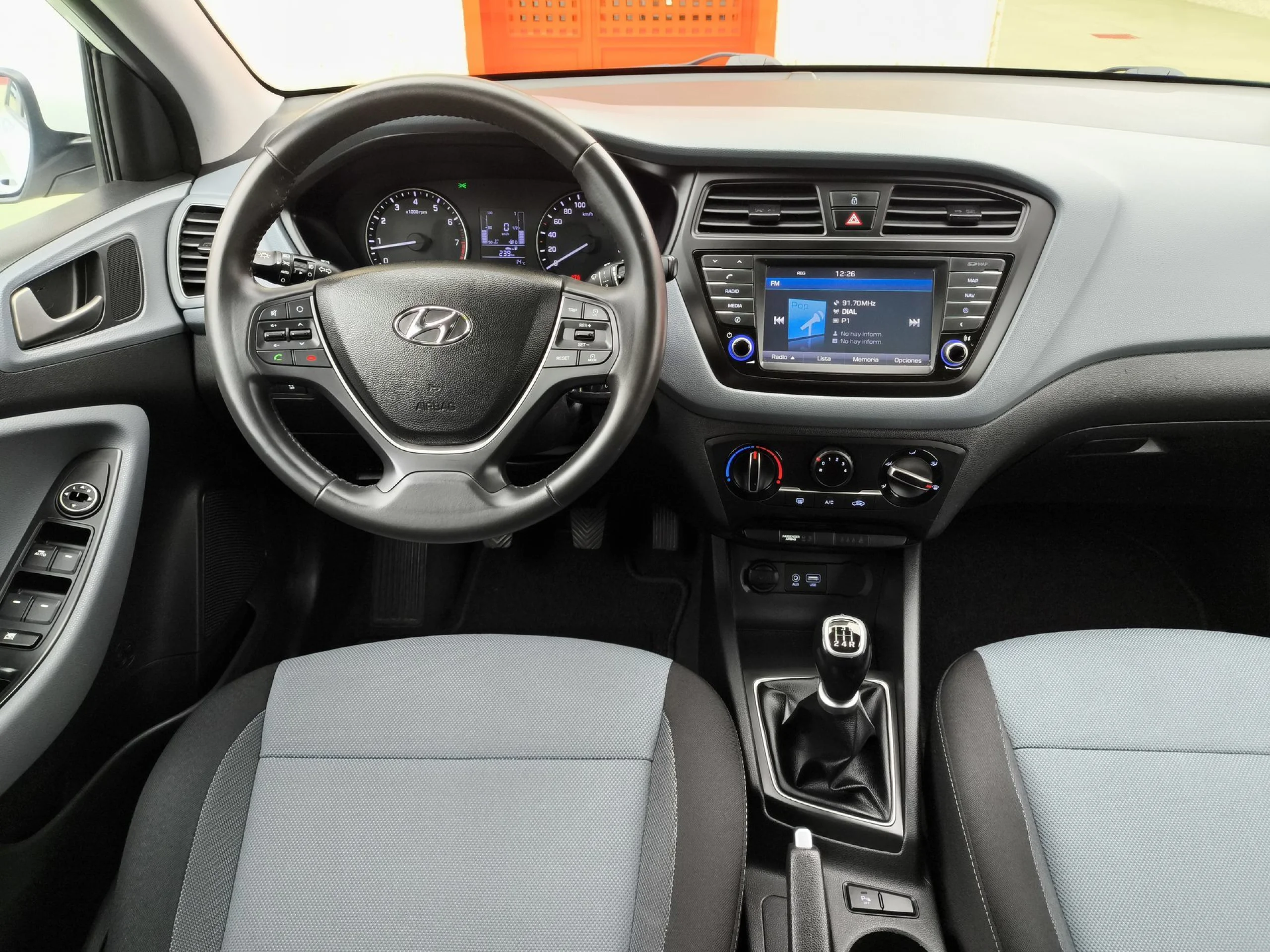 Hyundai I20 1.2 MPI Link 62 kW (84 CV) - Foto 18