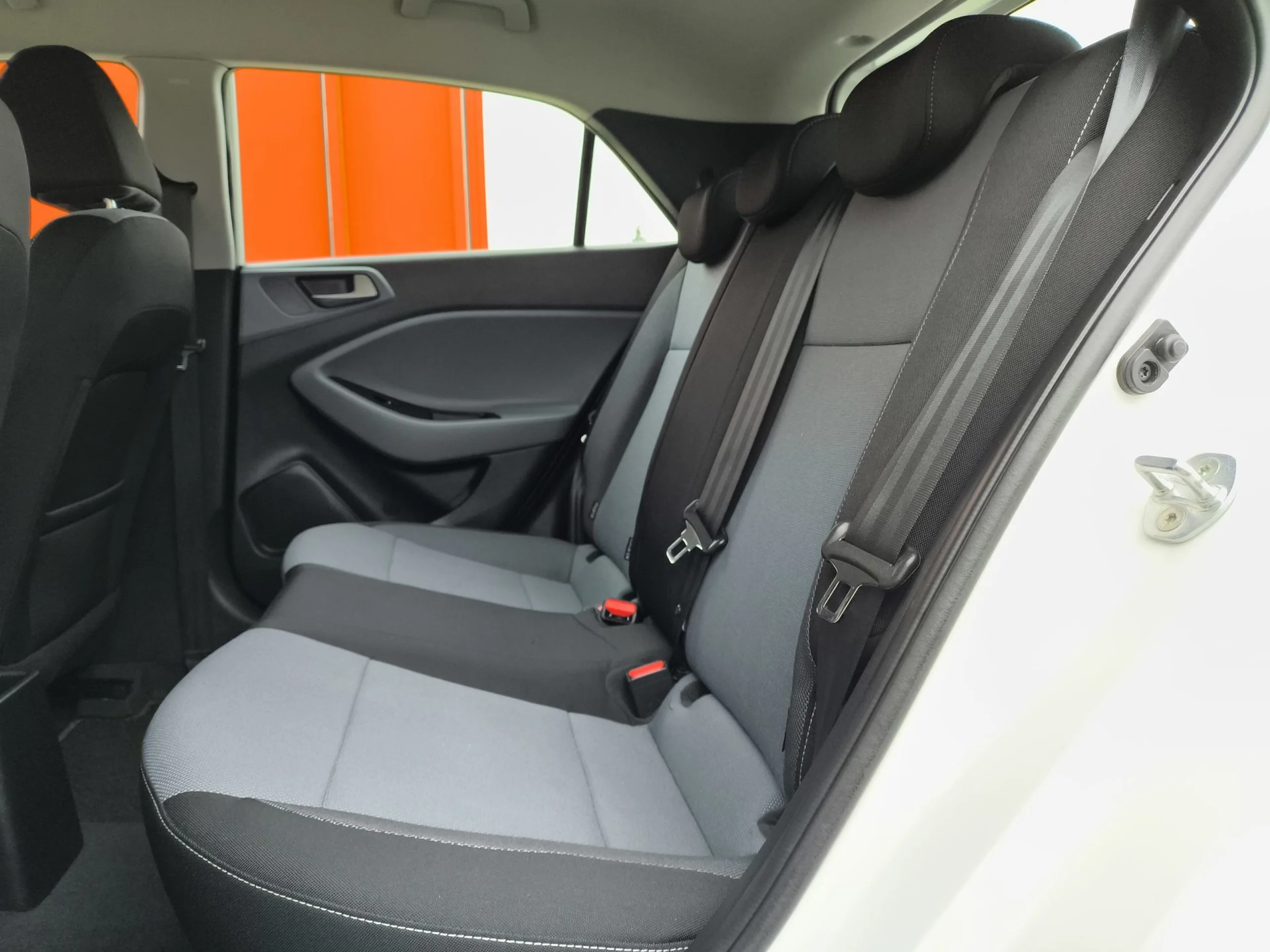 Hyundai I20 1.2 MPI Link 62 kW (84 CV) - Foto 19