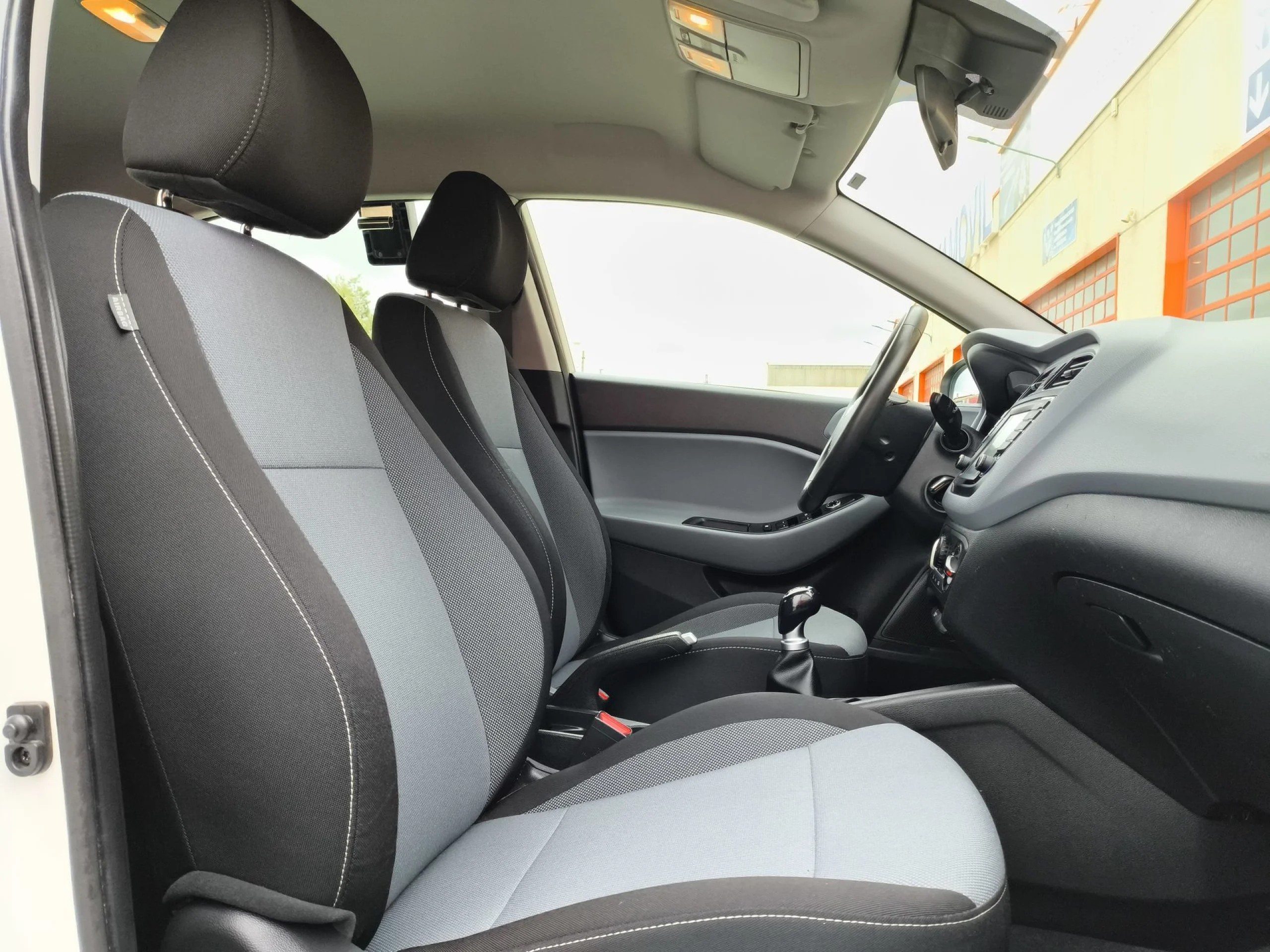 Hyundai I20 1.2 MPI Link 62 kW (84 CV) - Foto 21