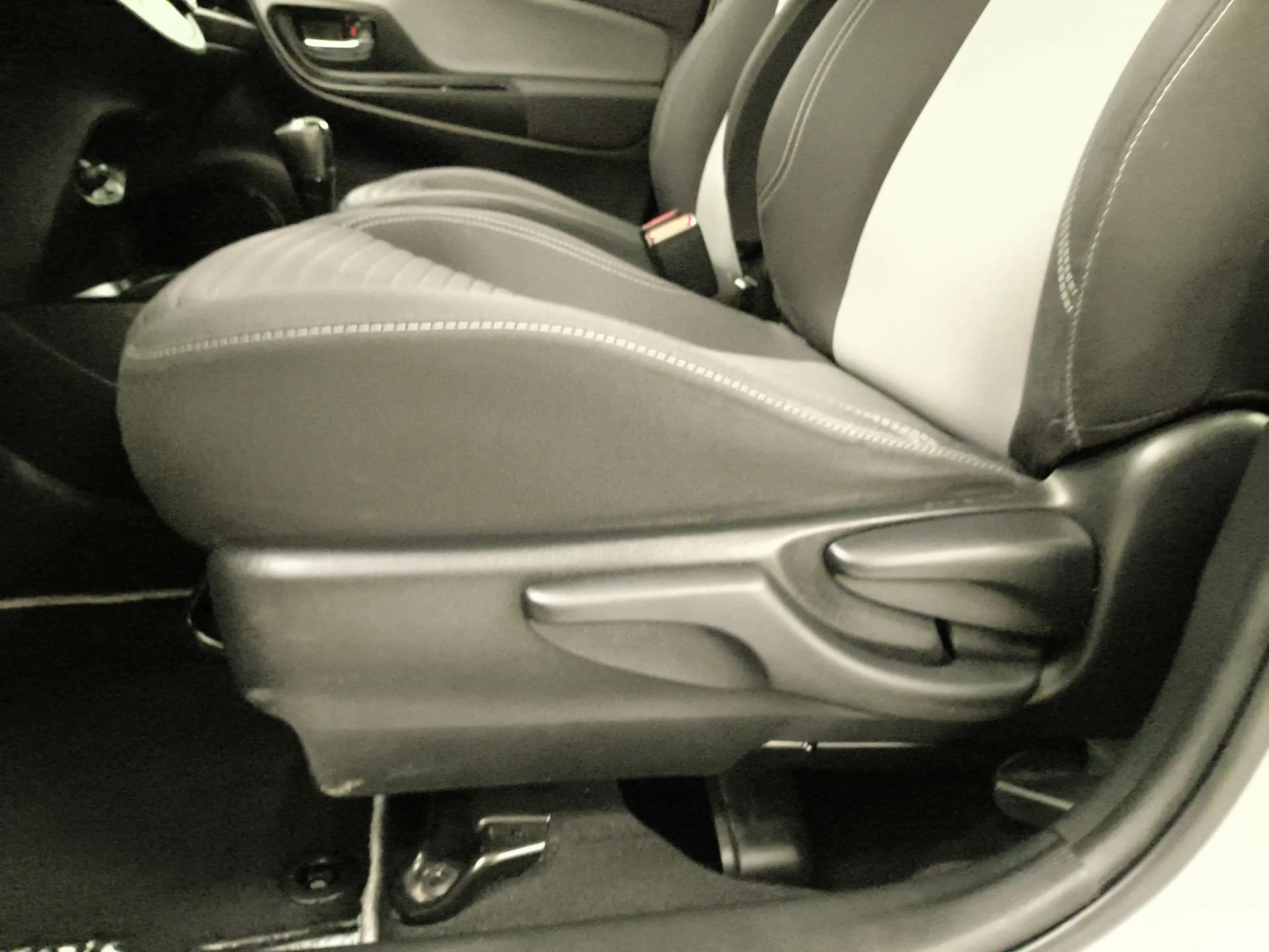 Toyota Yaris 1.5 100H Active 74 kW (100 CV) - Foto 9