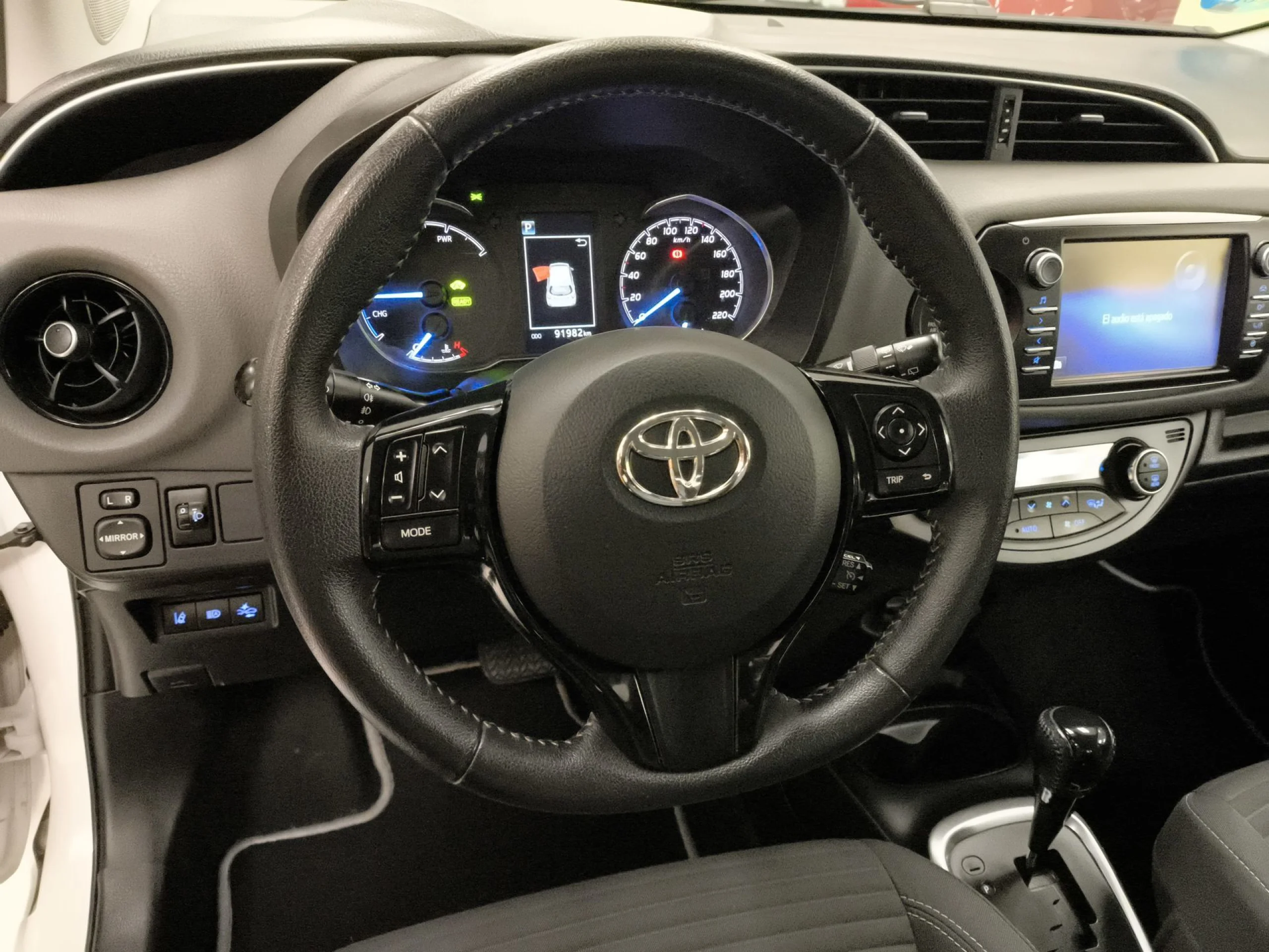 Toyota Yaris 1.5 100H Active 74 kW (100 CV) - Foto 13